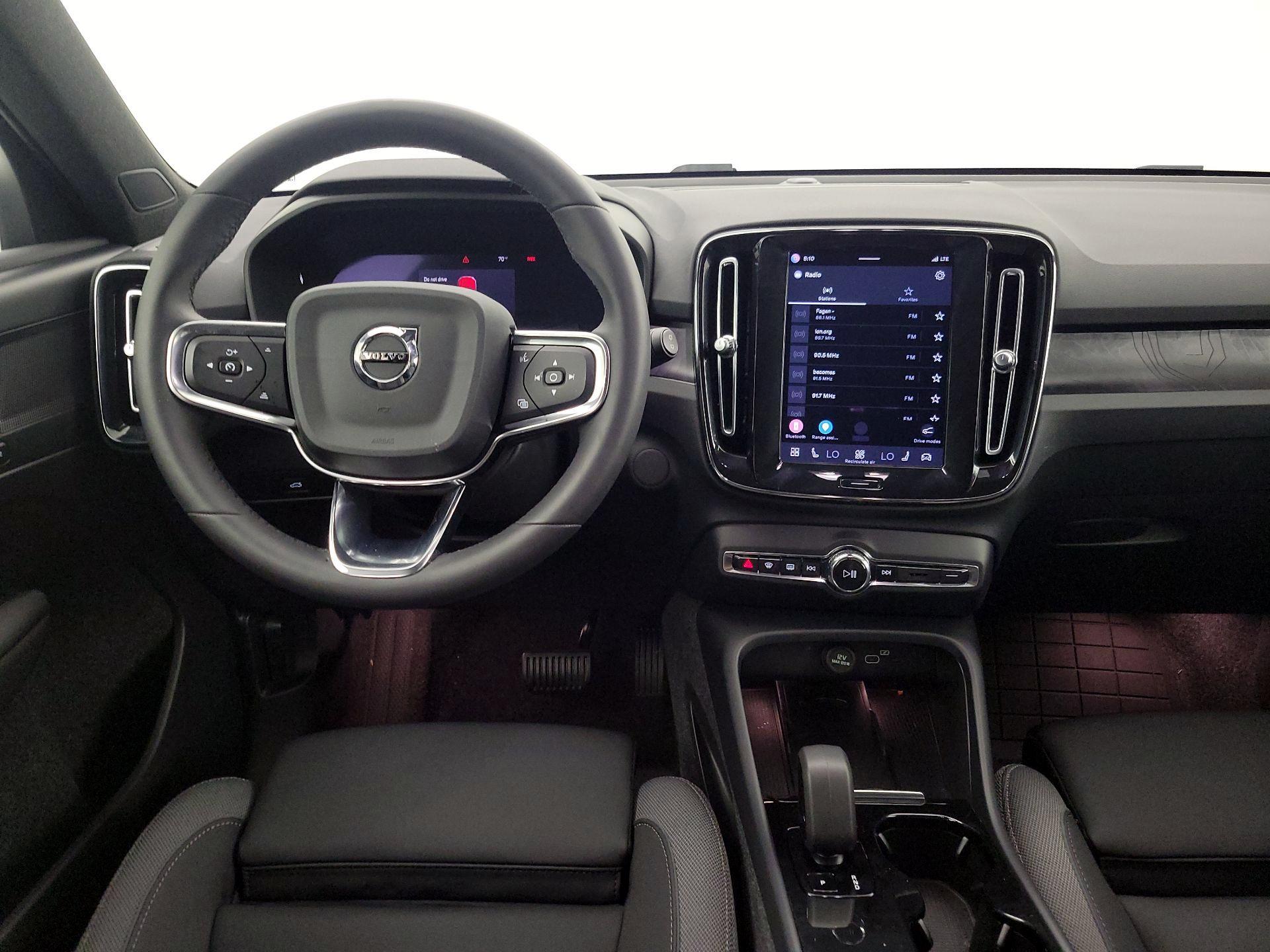 Thumbnail: 2024 Volvo XC40 - 10
