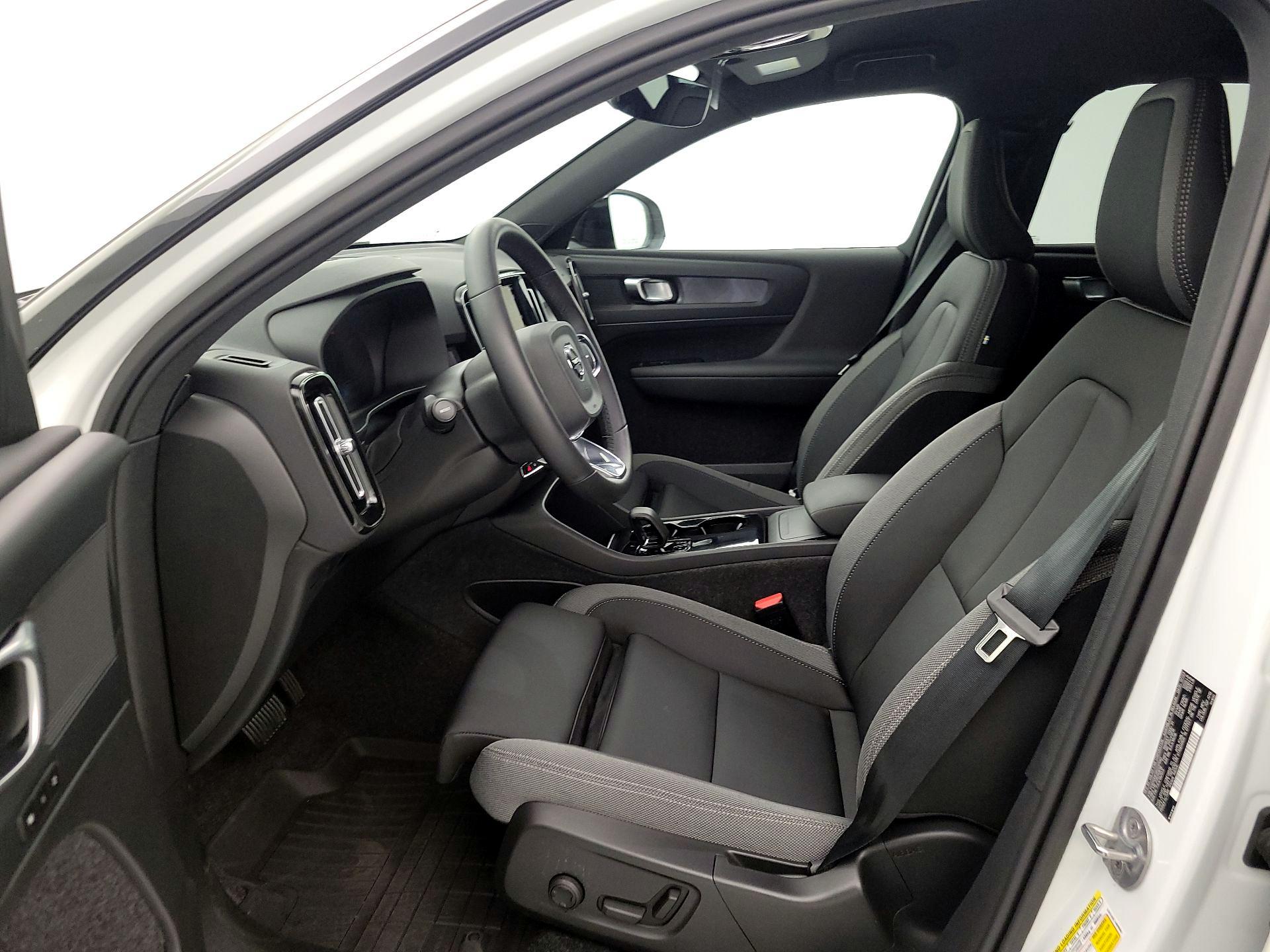 Thumbnail: 2024 Volvo XC40 - 11
