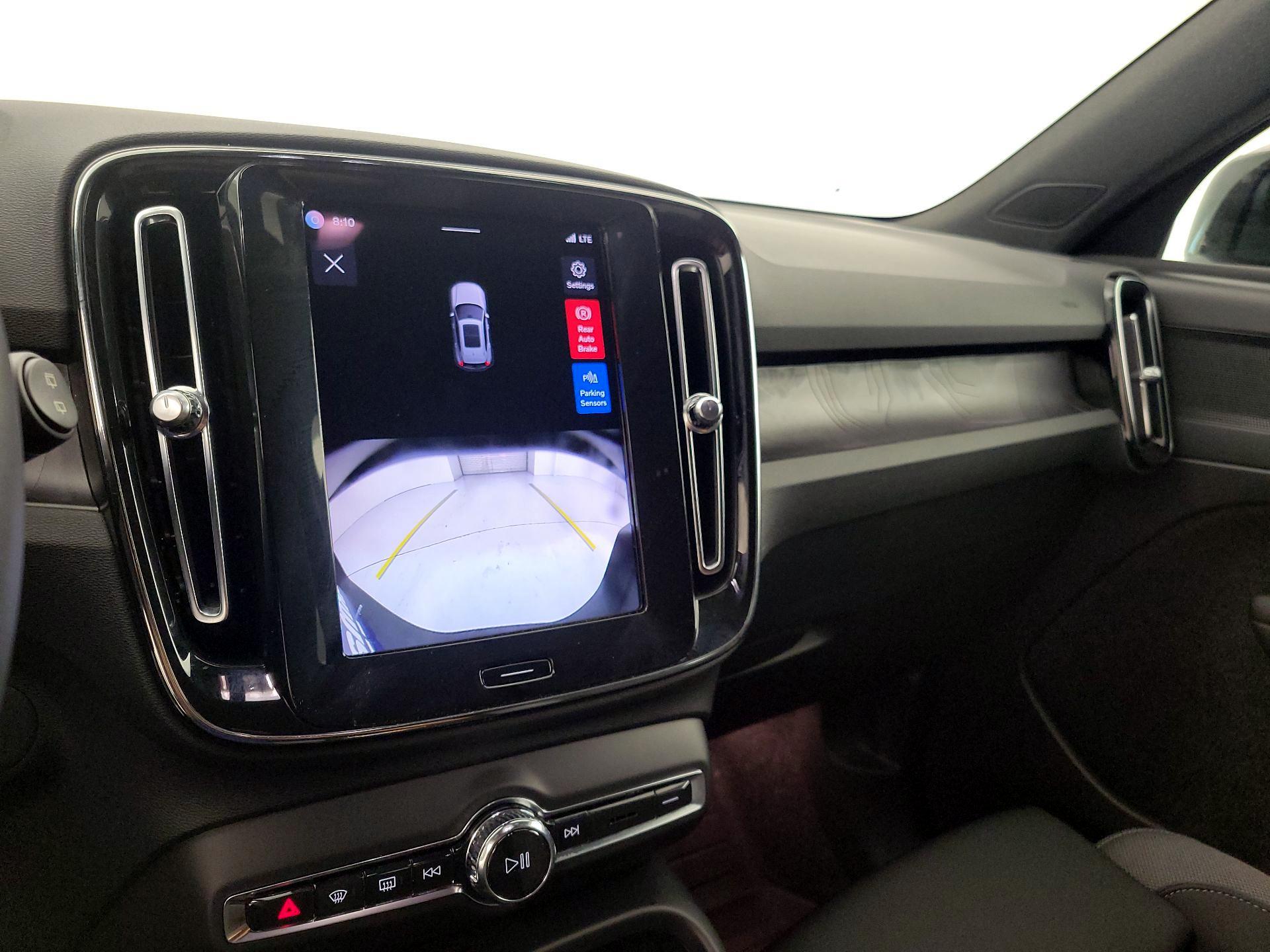 Thumbnail: 2024 Volvo XC40 - 14