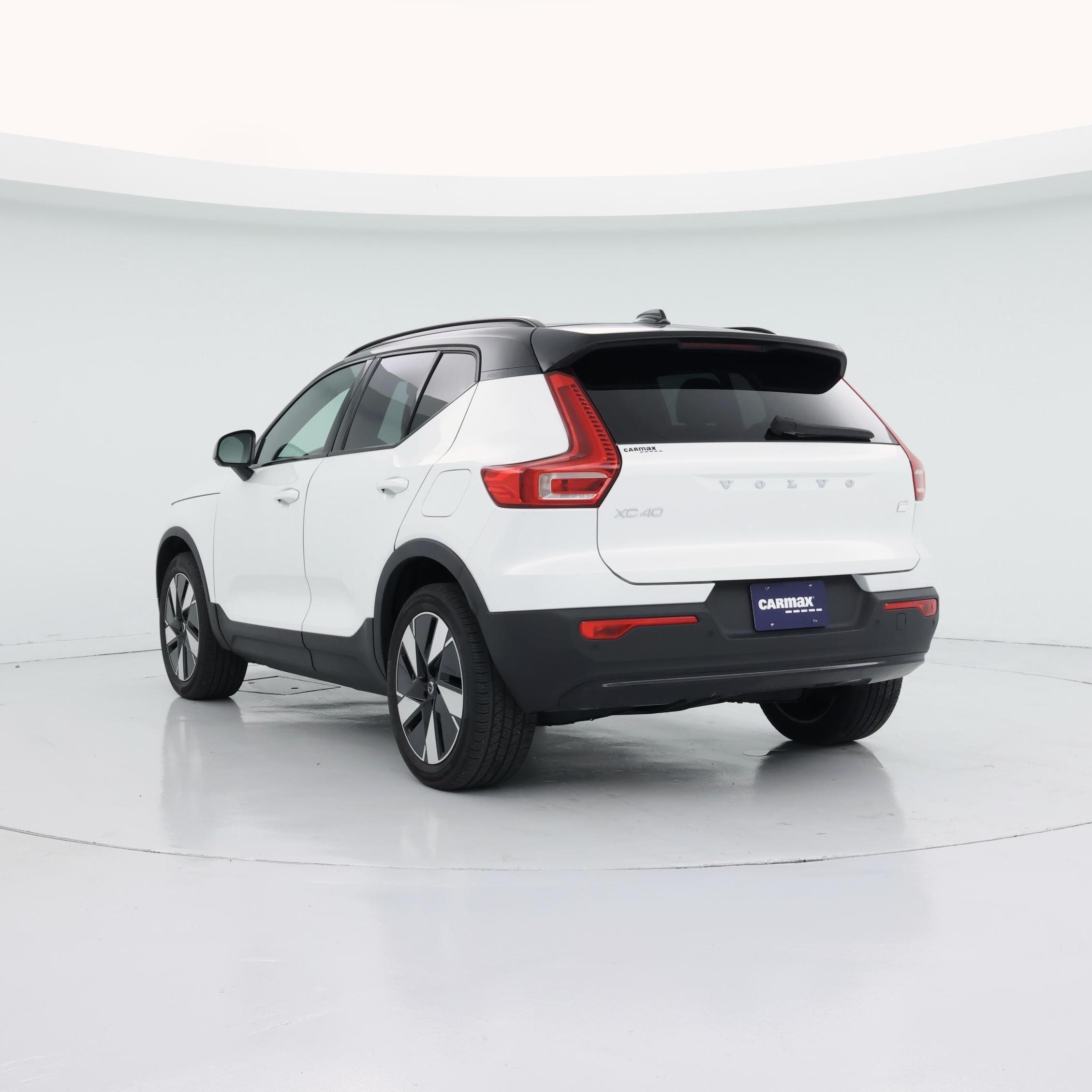Thumbnail: 2024 Volvo XC40 - 2