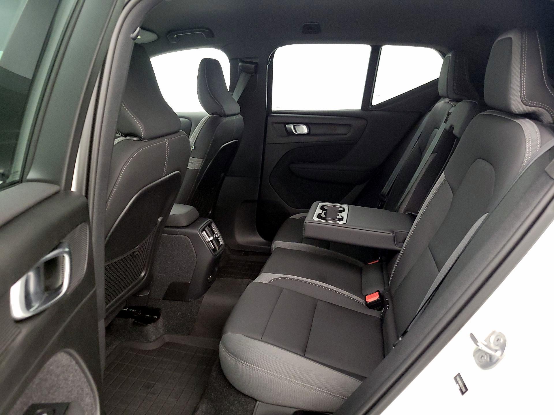 Thumbnail: 2024 Volvo XC40 - 19