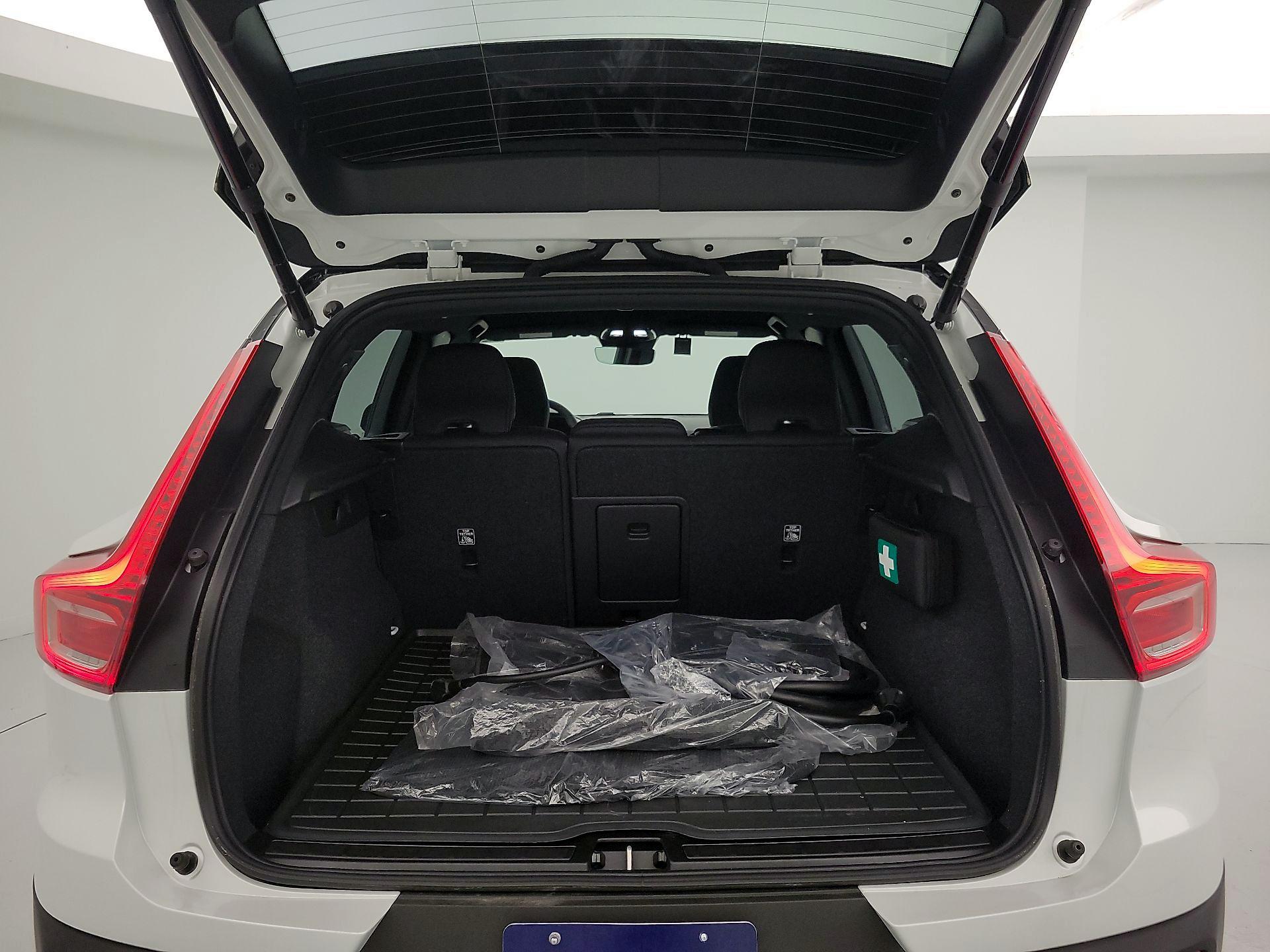 Thumbnail: 2024 Volvo XC40 - 20