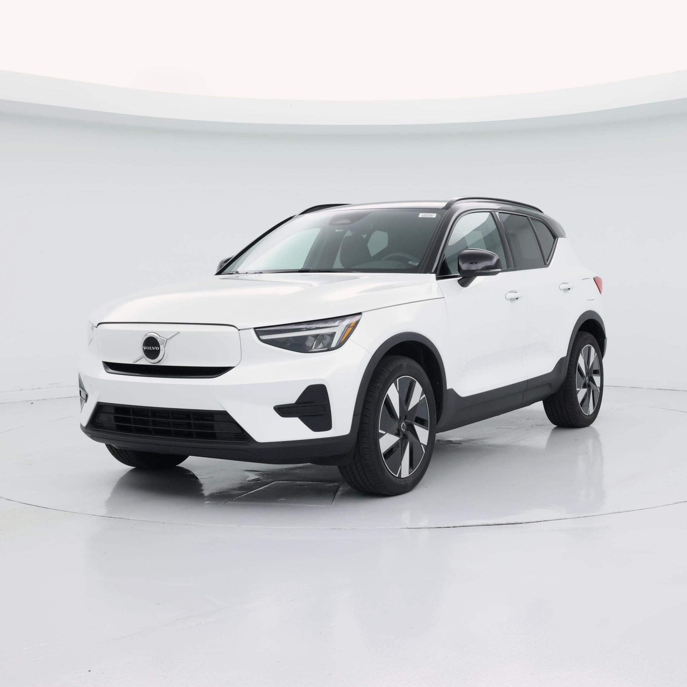 Thumbnail: 2024 Volvo XC40 - 4