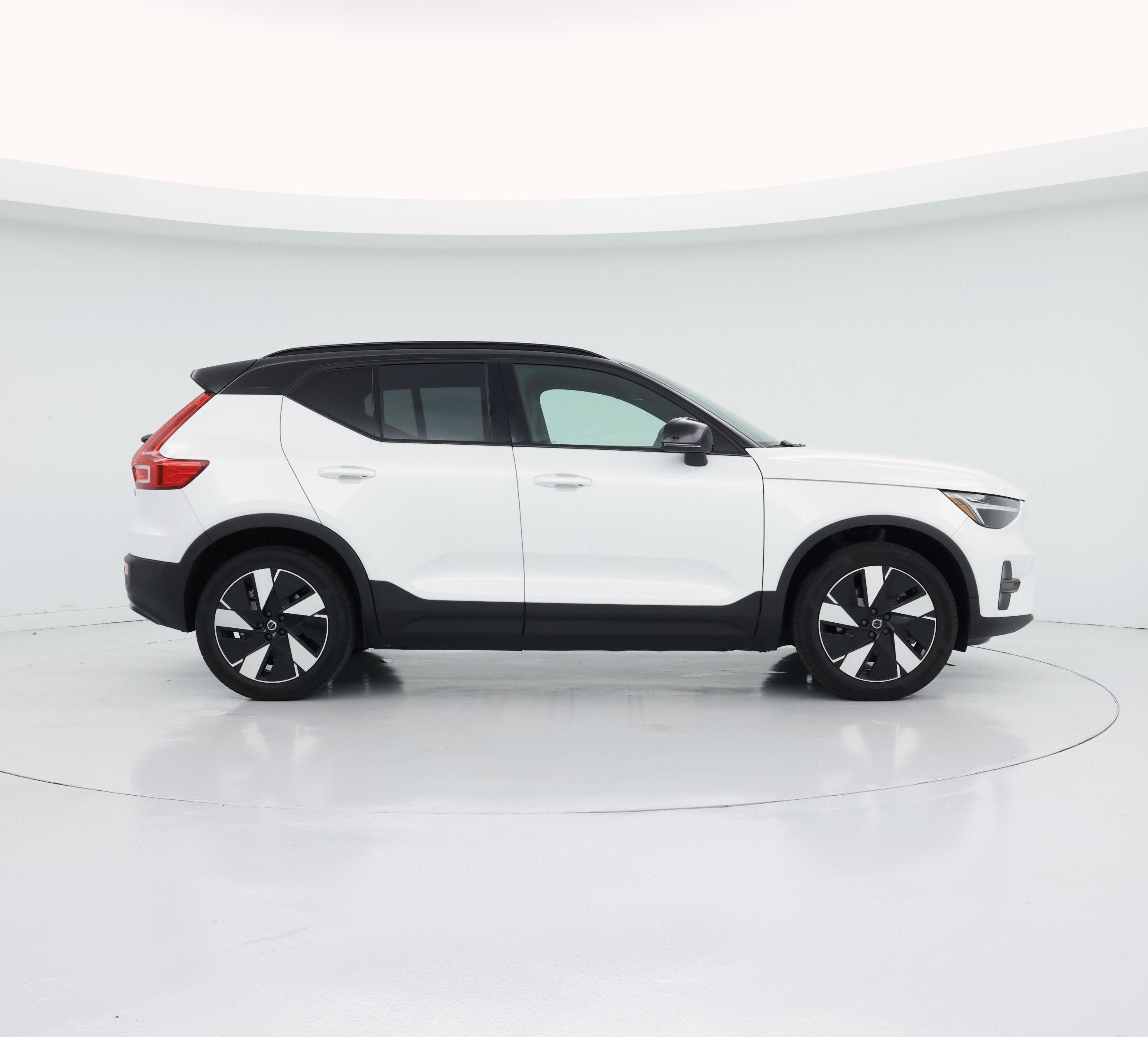 Thumbnail: 2024 Volvo XC40 - 7