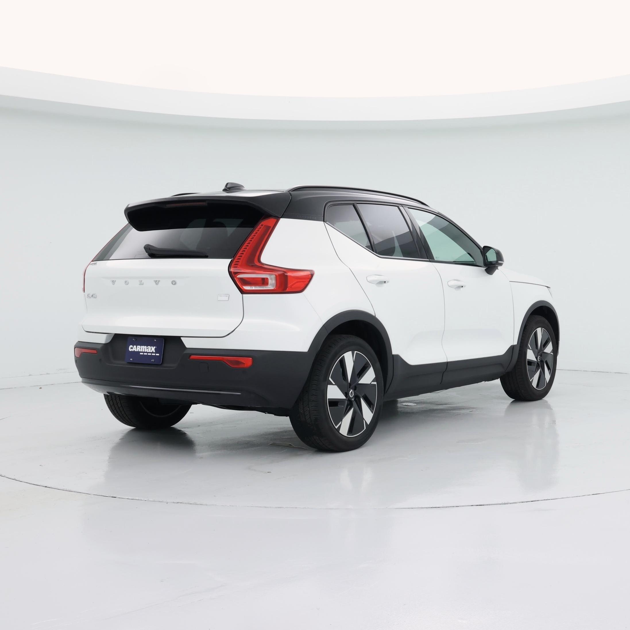 Thumbnail: 2024 Volvo XC40 - 8