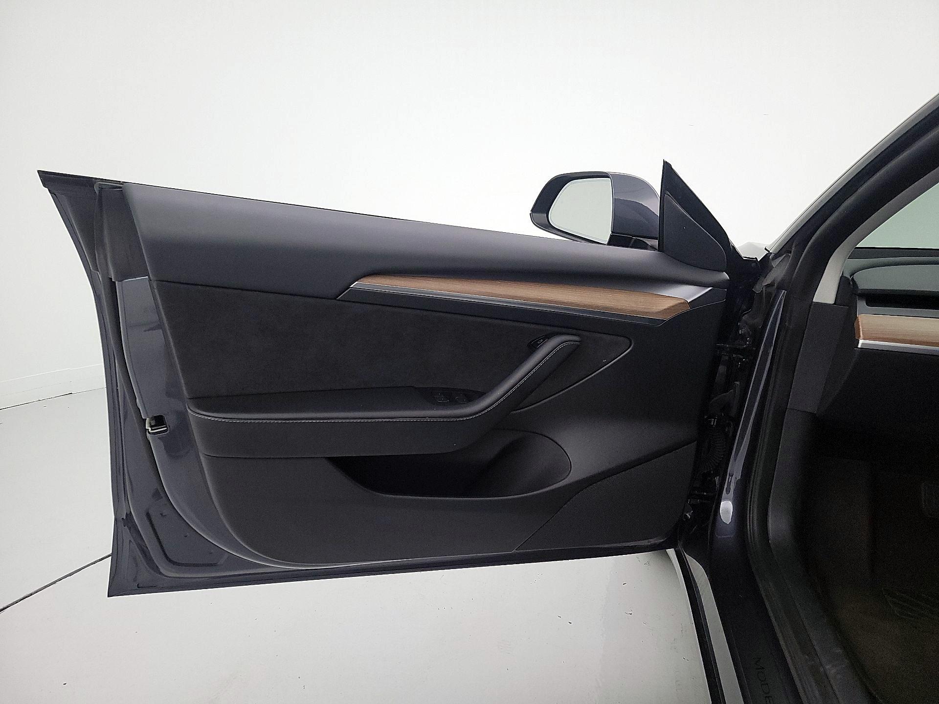 Thumbnail: 2023 Tesla Model 3 - 12