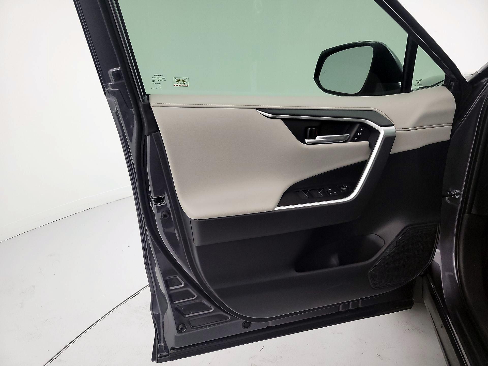 Thumbnail: 2025 Toyota RAV4 - 12