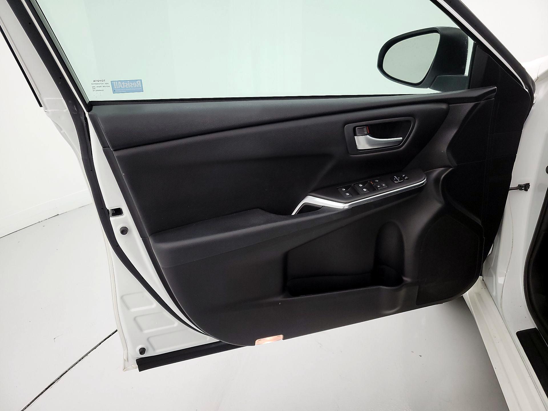 Thumbnail: 2017 Toyota Camry - 12