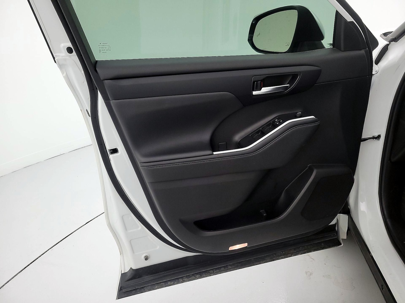 2024 Toyota Highlander XLE - Photo 13