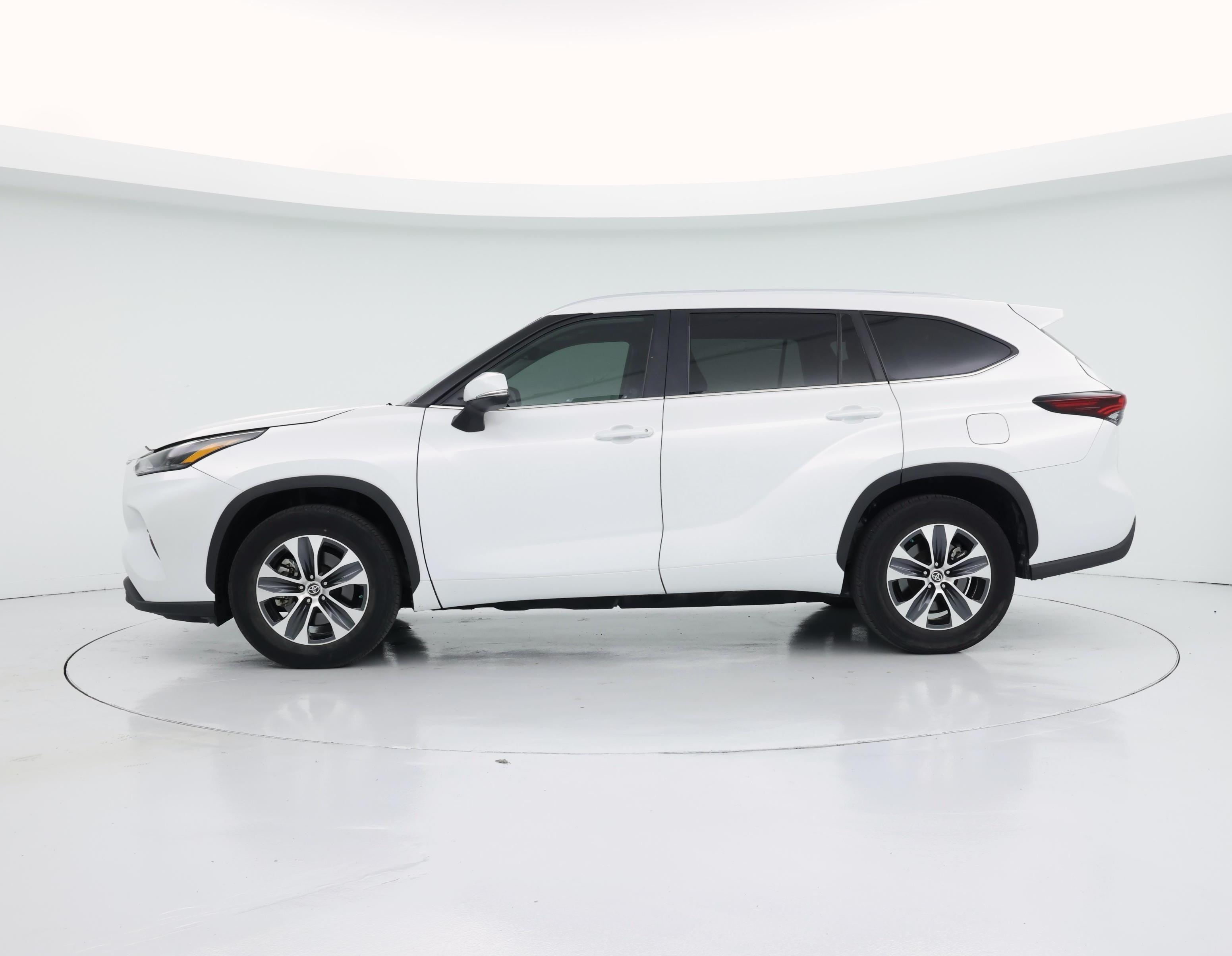 Thumbnail: 2024 Toyota Highlander - 3