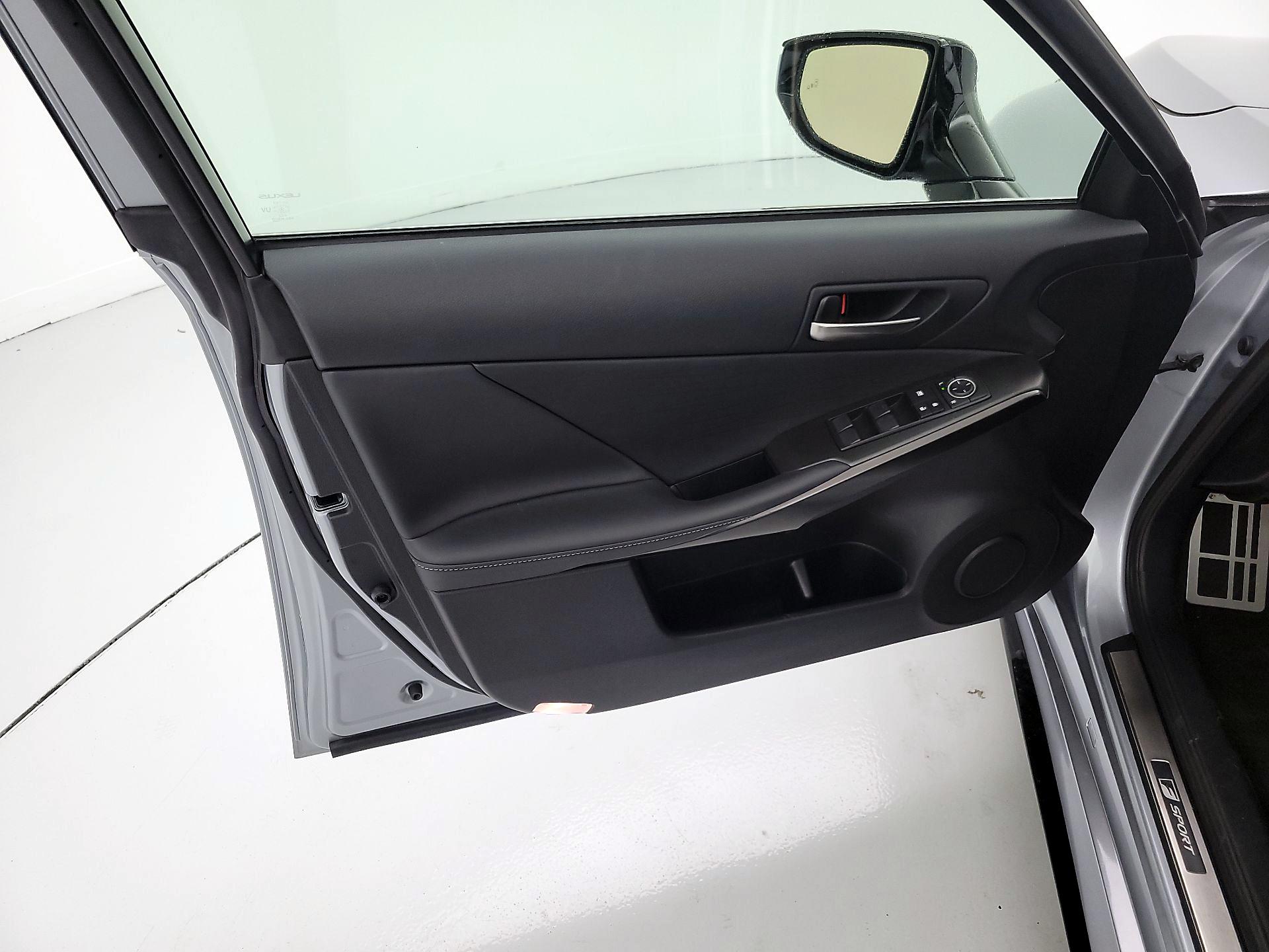 Thumbnail: 2022 Lexus IS - 12