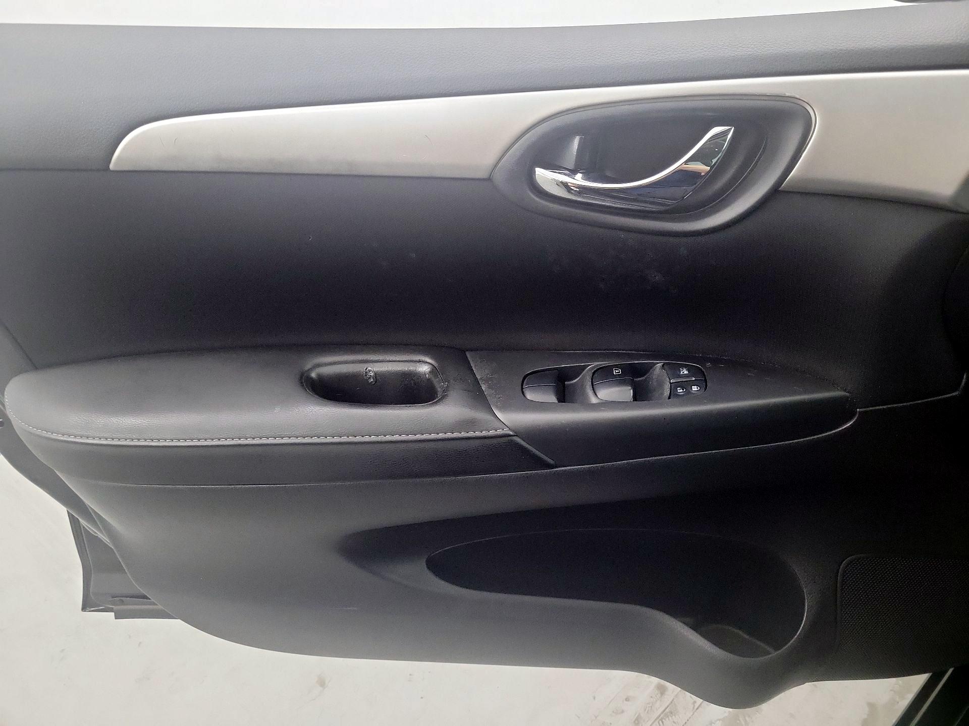 Thumbnail: 2019 Nissan Sentra - 12