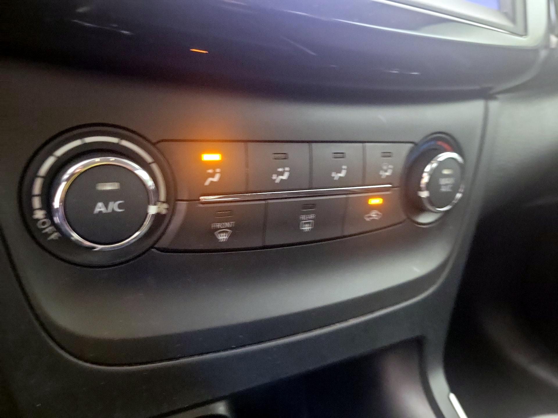 Thumbnail: 2019 Nissan Sentra - 16
