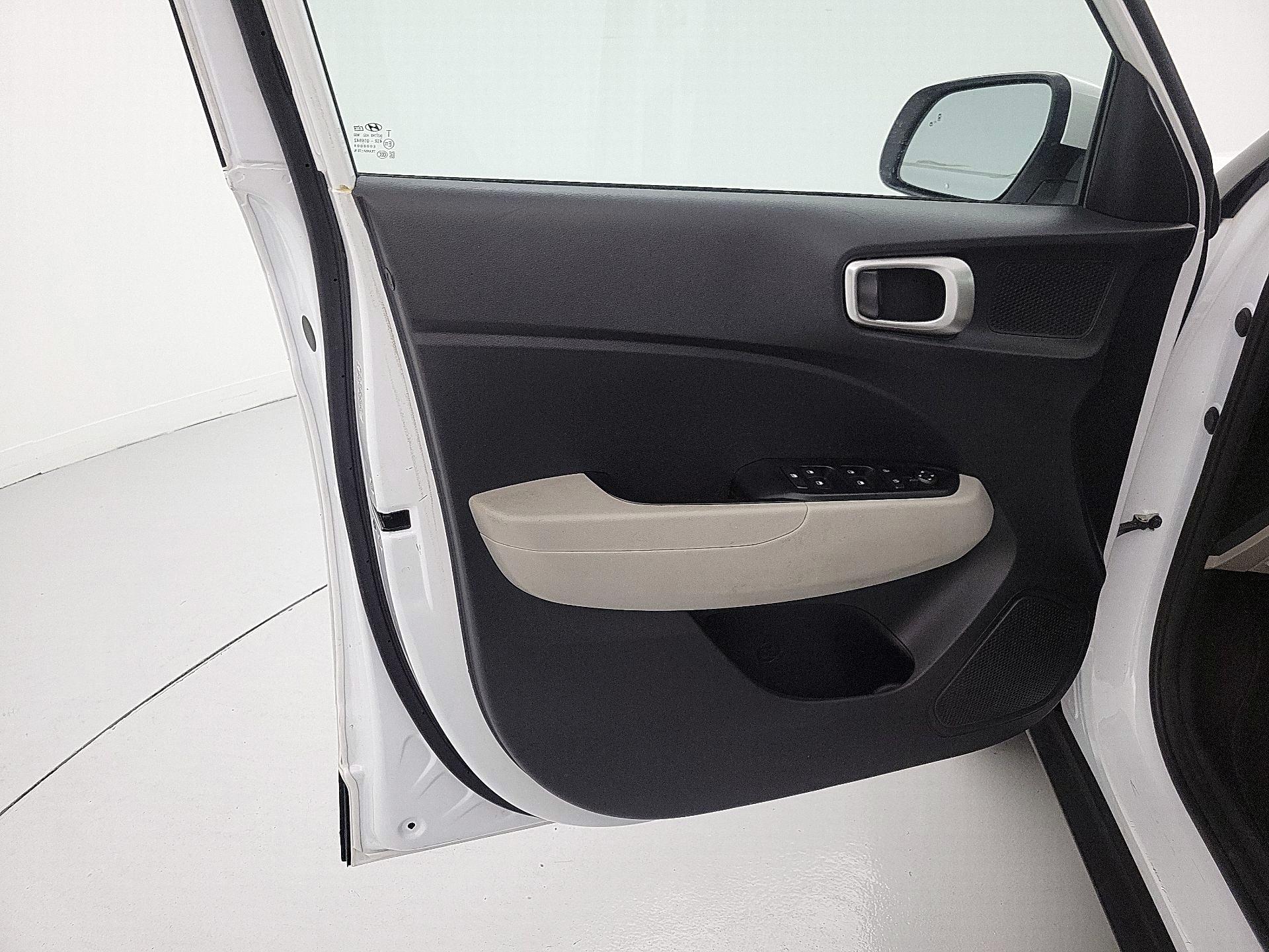 Thumbnail: 2023 Hyundai Venue - 12