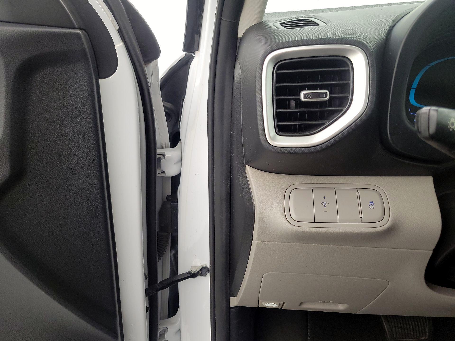 Thumbnail: 2023 Hyundai Venue - 13