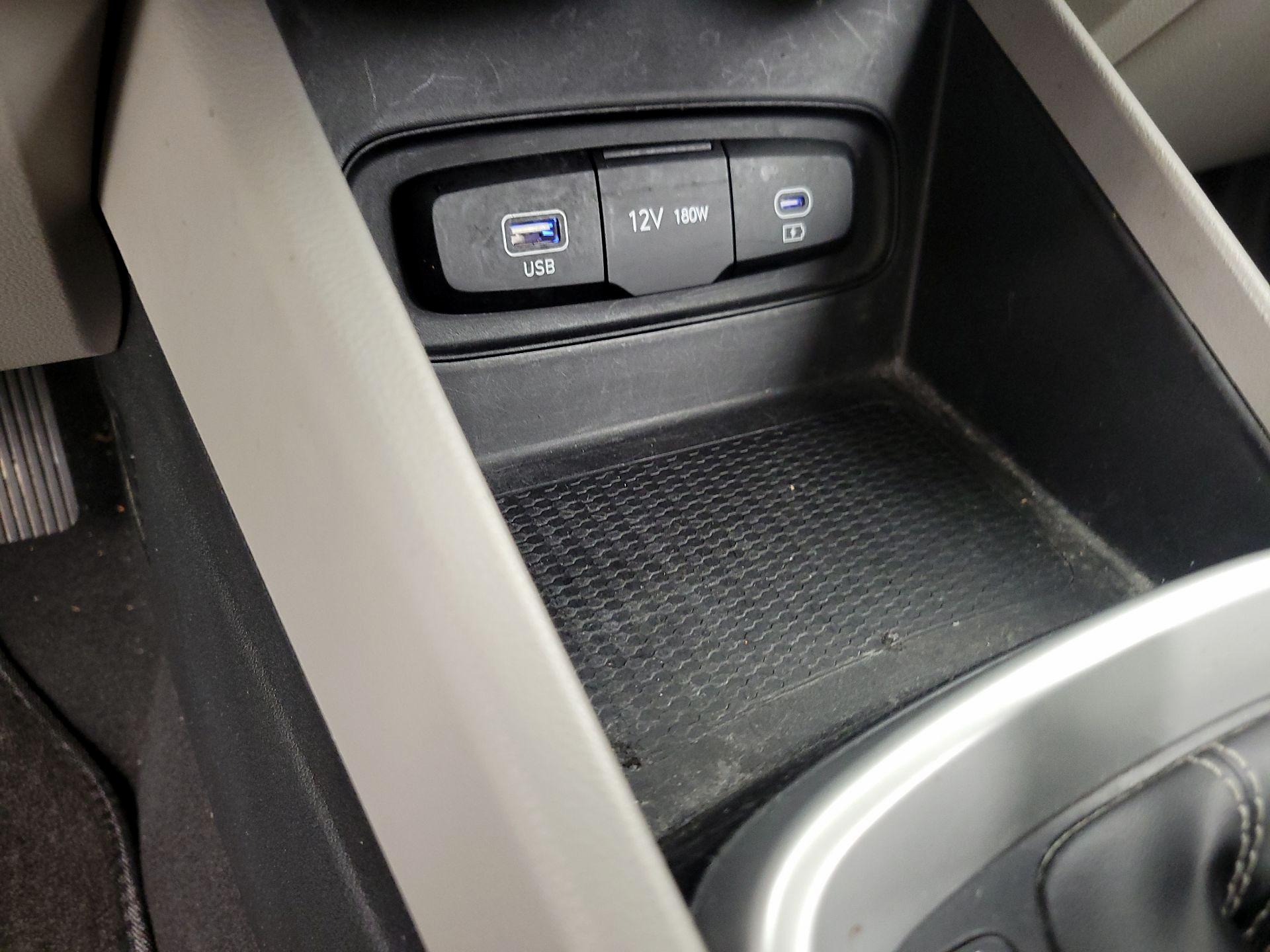 Thumbnail: 2023 Hyundai Venue - 18