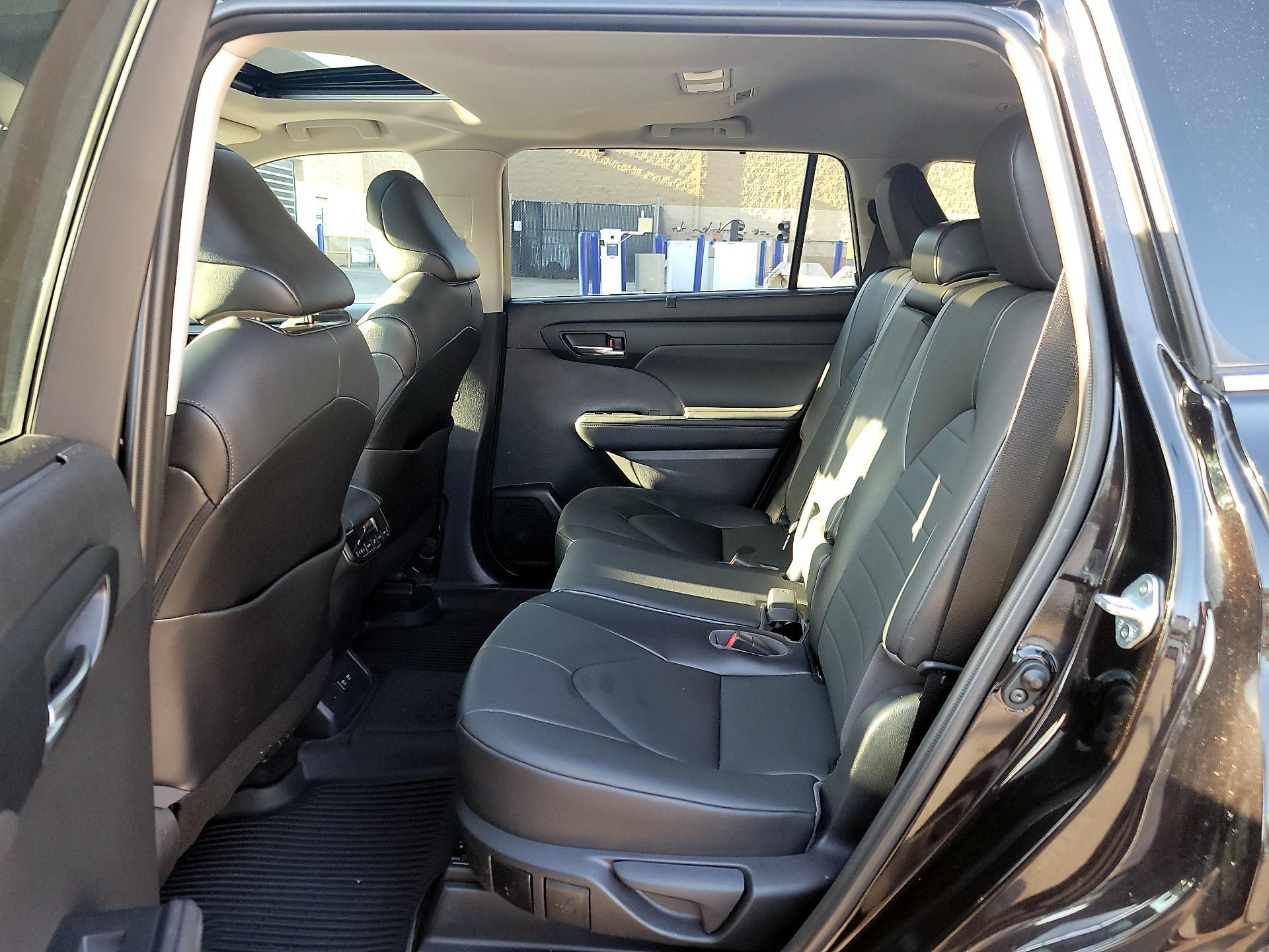 Thumbnail: 2021 Toyota Highlander - 19
