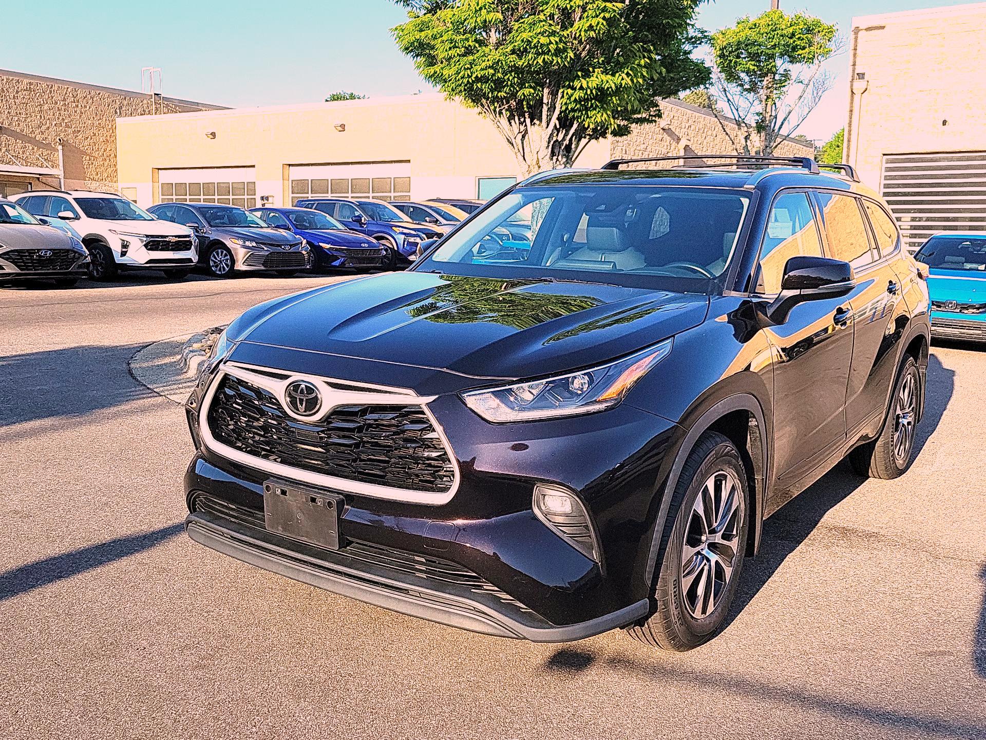 Thumbnail: 2021 Toyota Highlander - 3