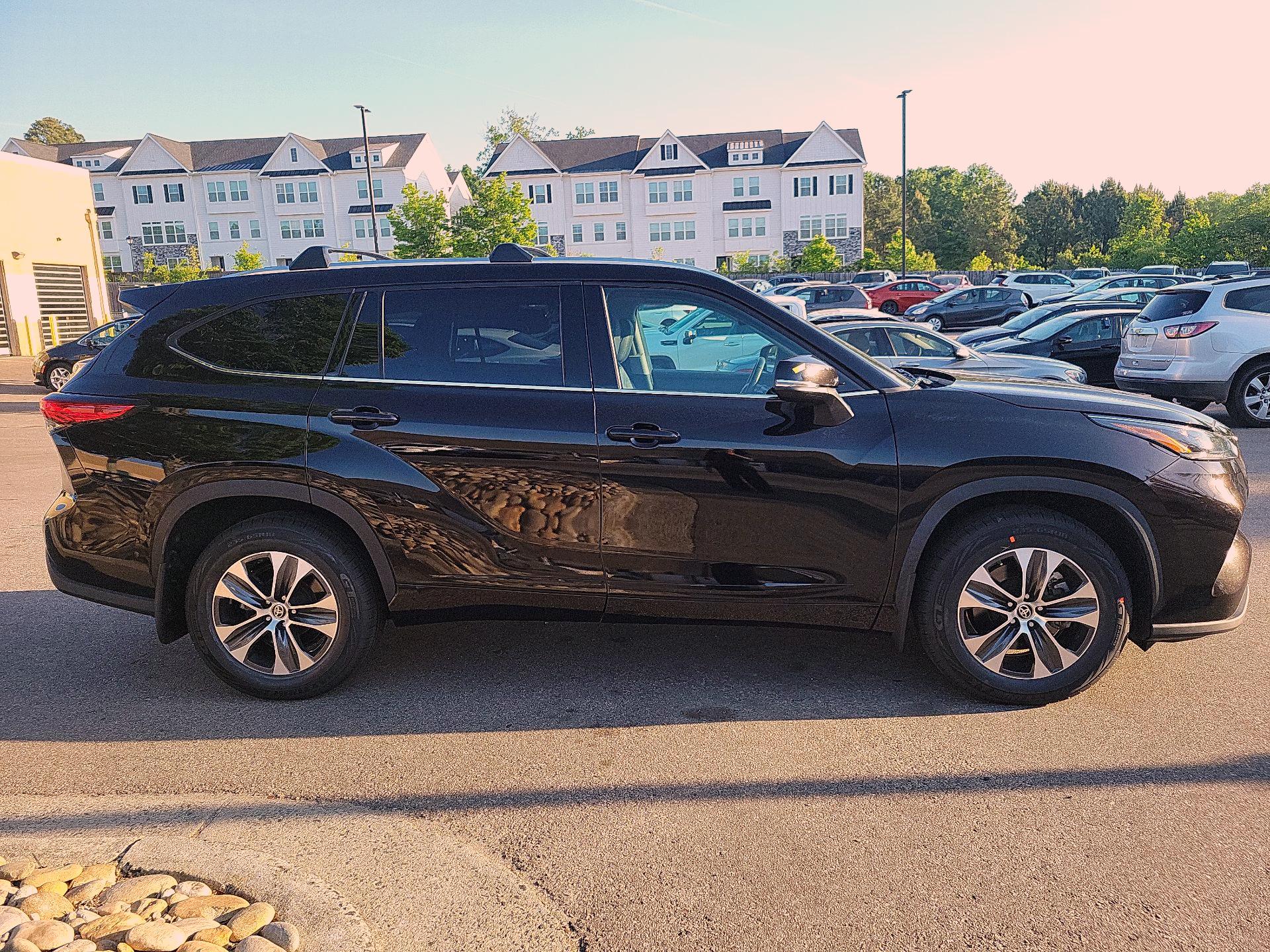 Thumbnail: 2021 Toyota Highlander - 4