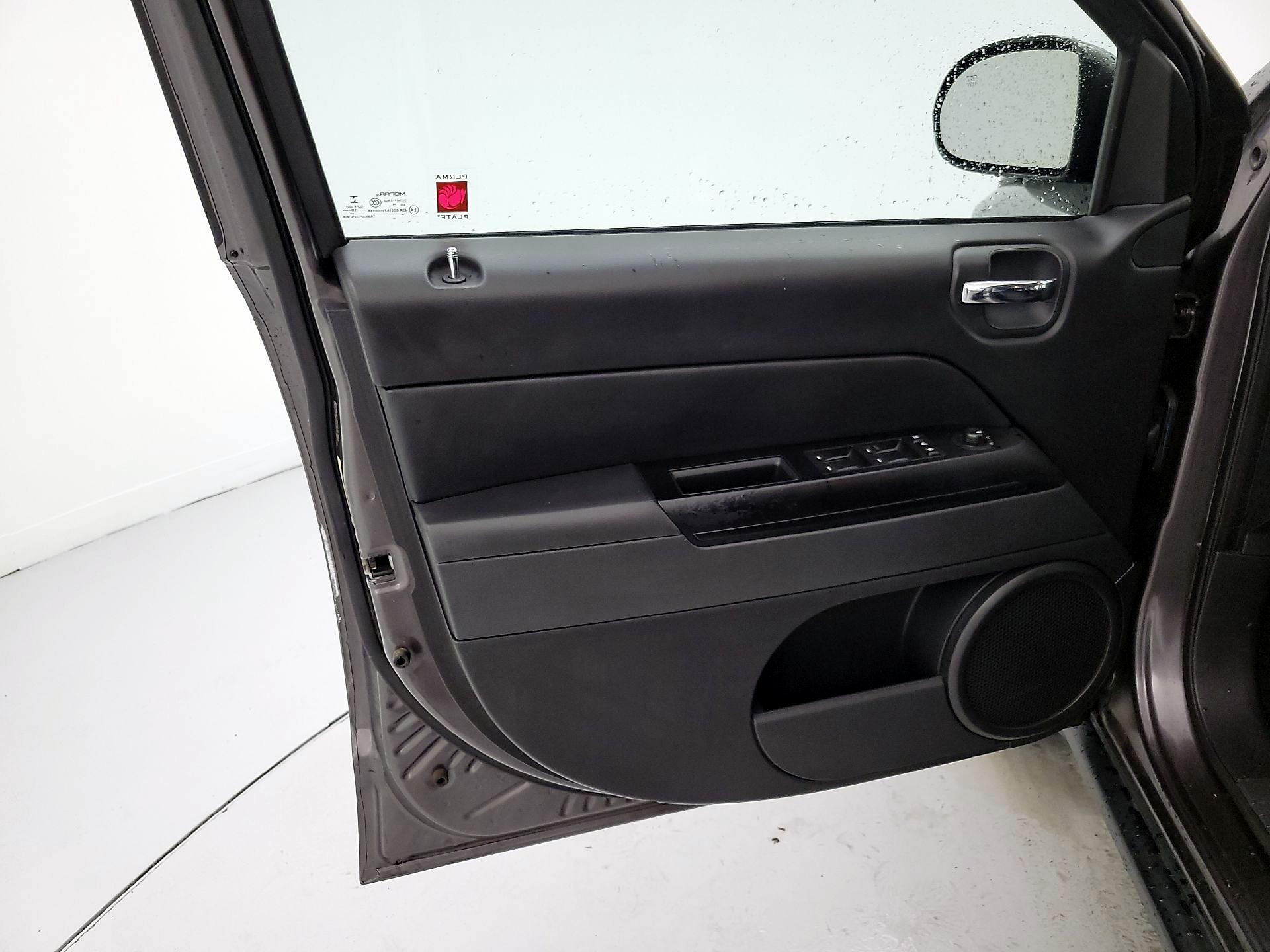 Thumbnail: 2016 Jeep Compass - 12