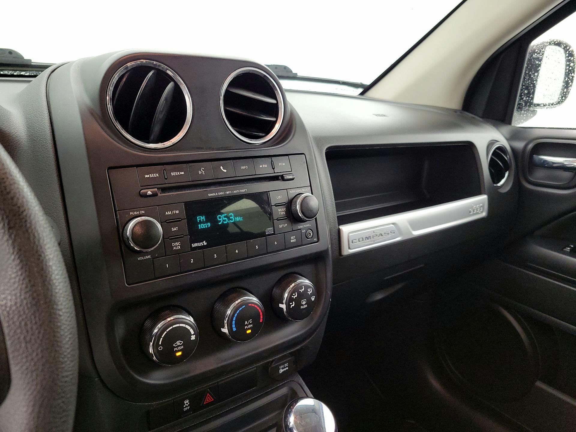 Thumbnail: 2016 Jeep Compass - 13