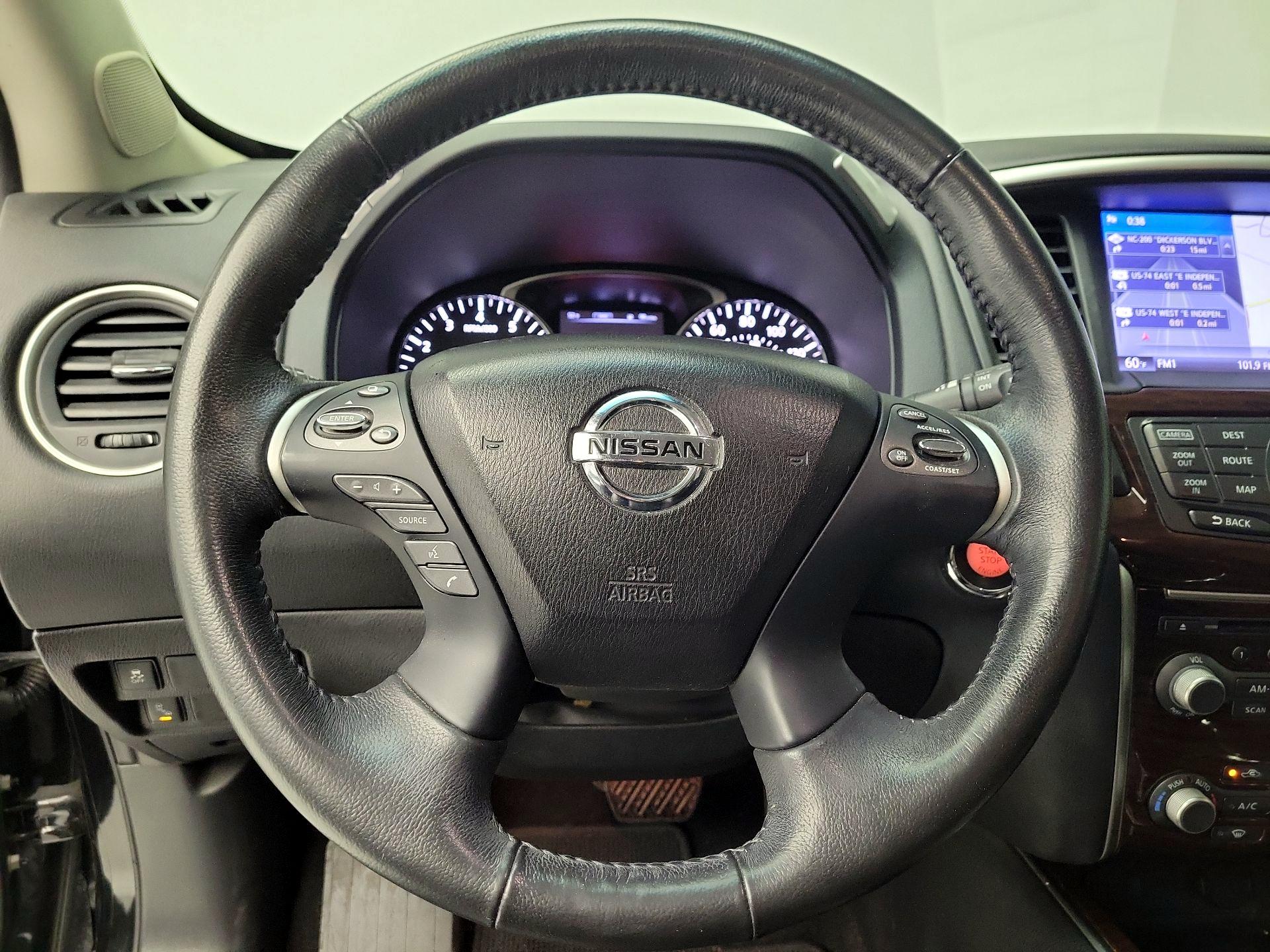 Thumbnail: 2015 Nissan Pathfinder - 10