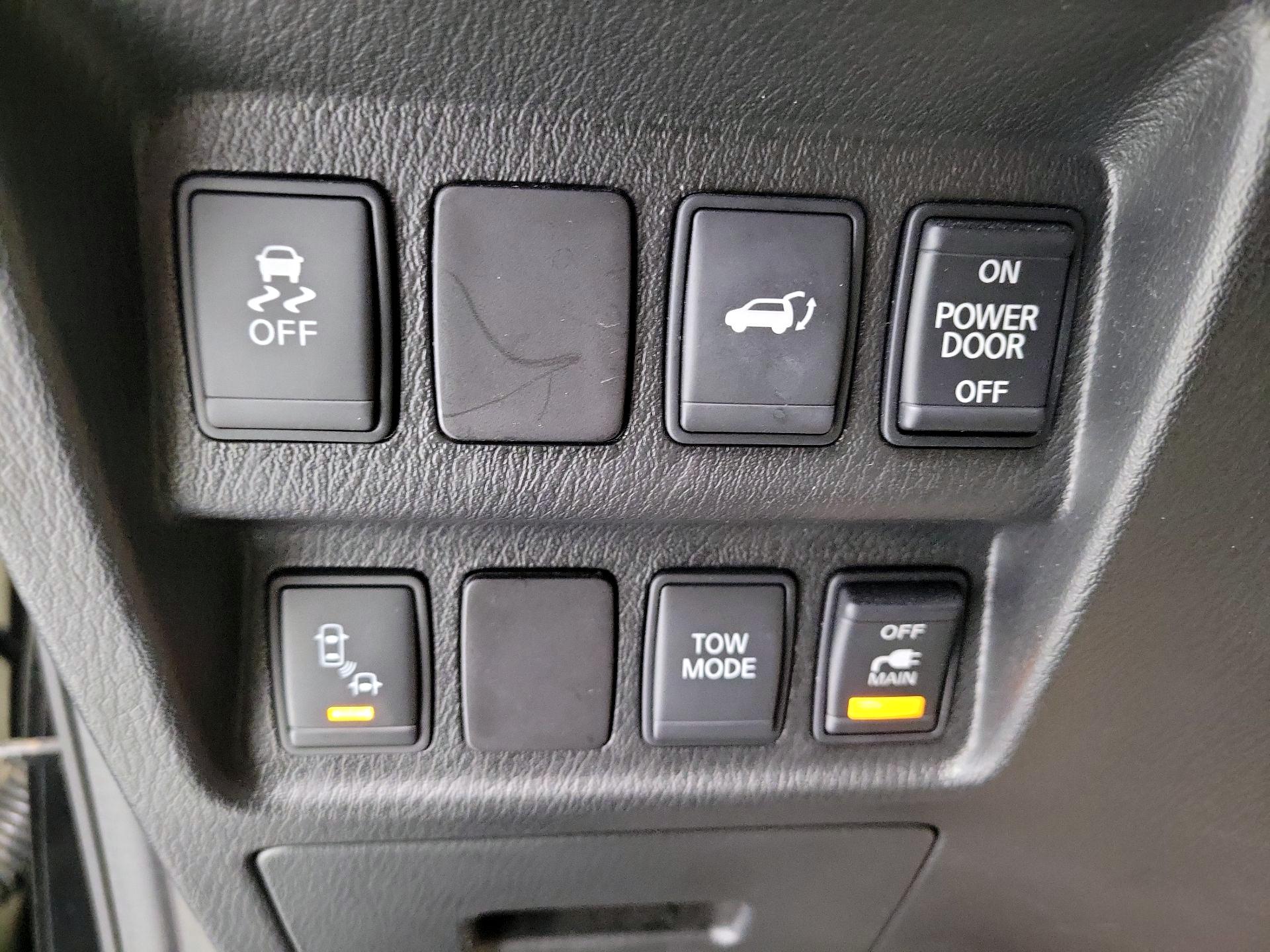 Thumbnail: 2015 Nissan Pathfinder - 13