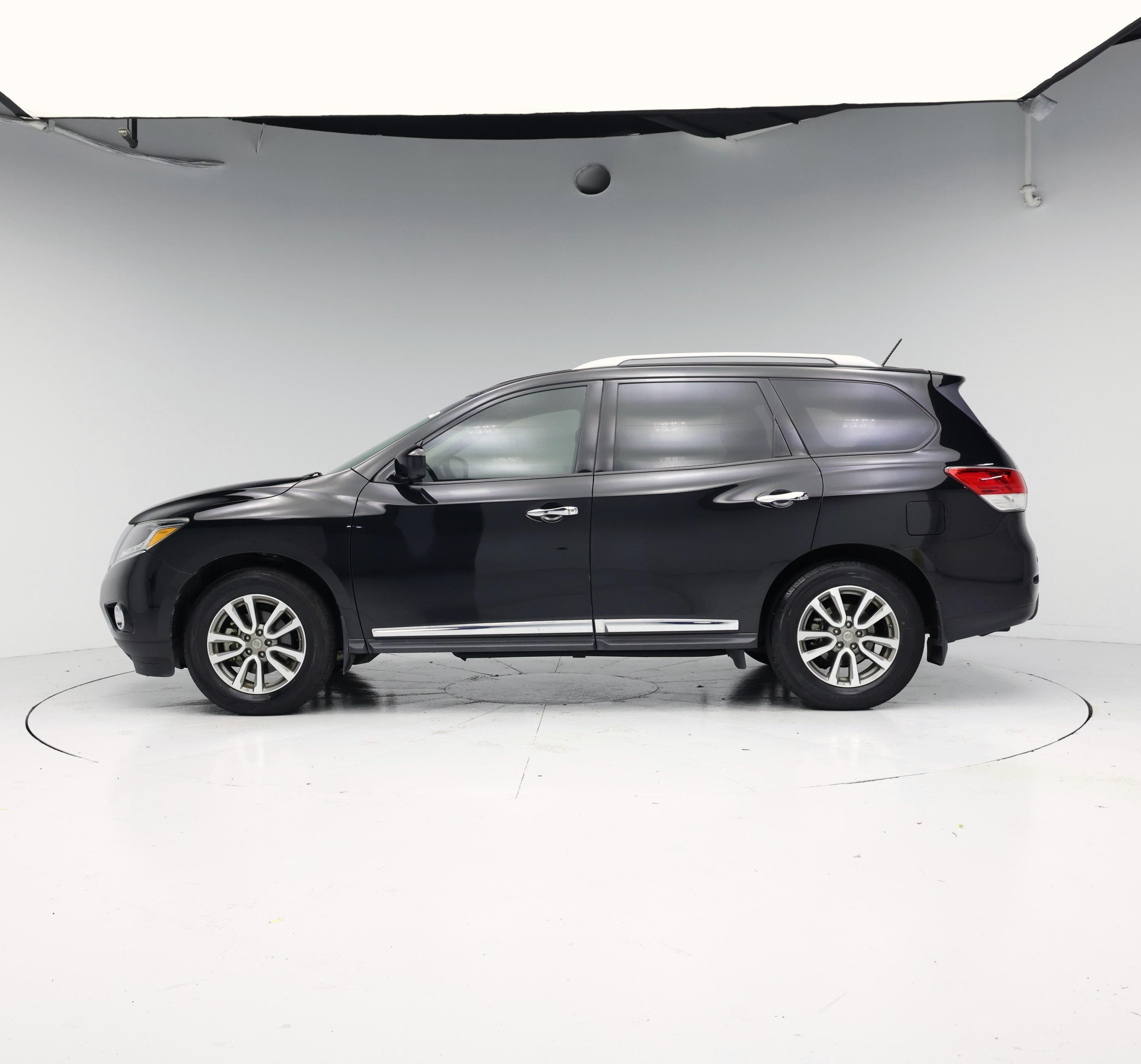 Thumbnail: 2015 Nissan Pathfinder - 3