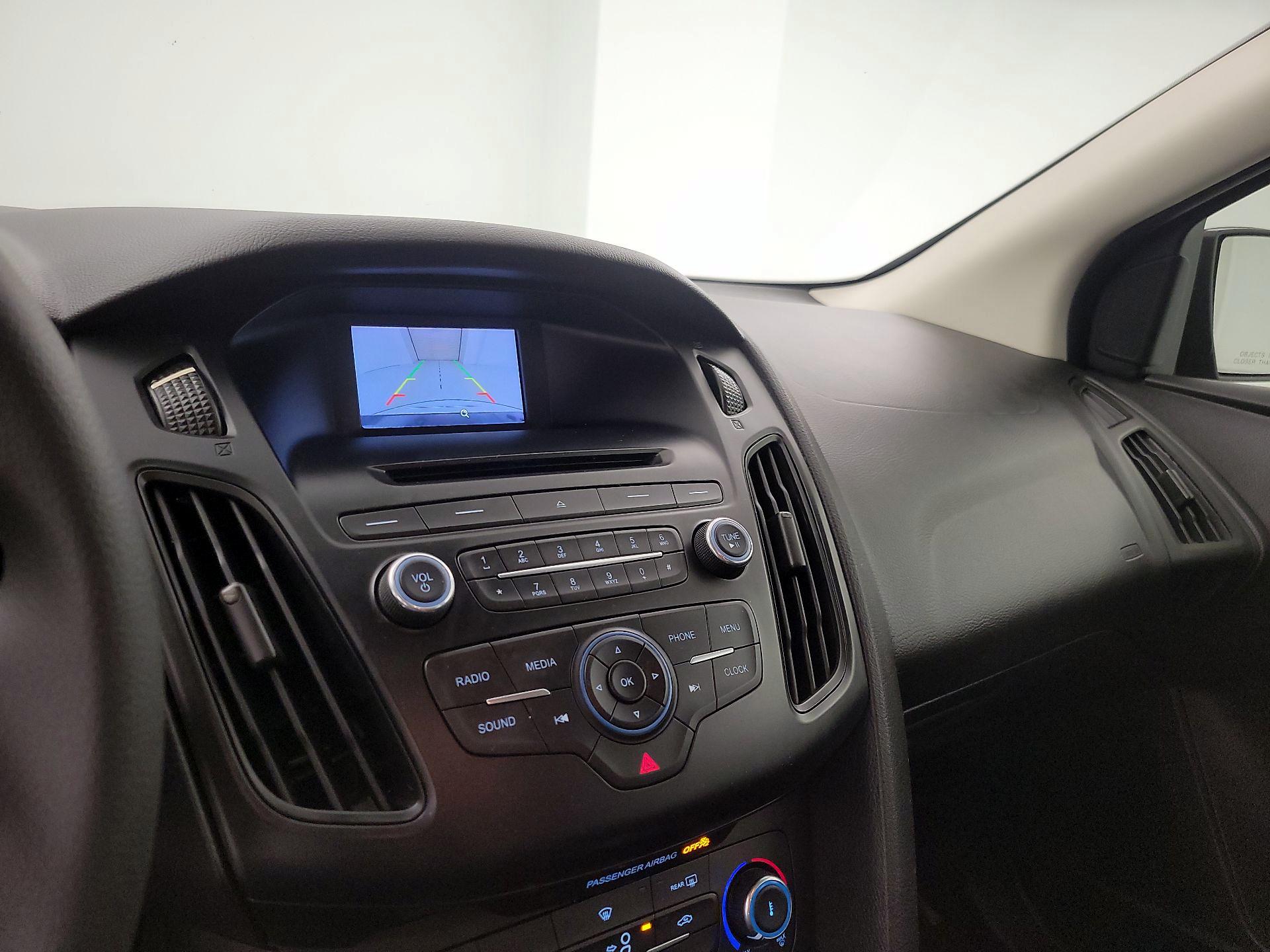Thumbnail: 2015 Ford Focus - 14