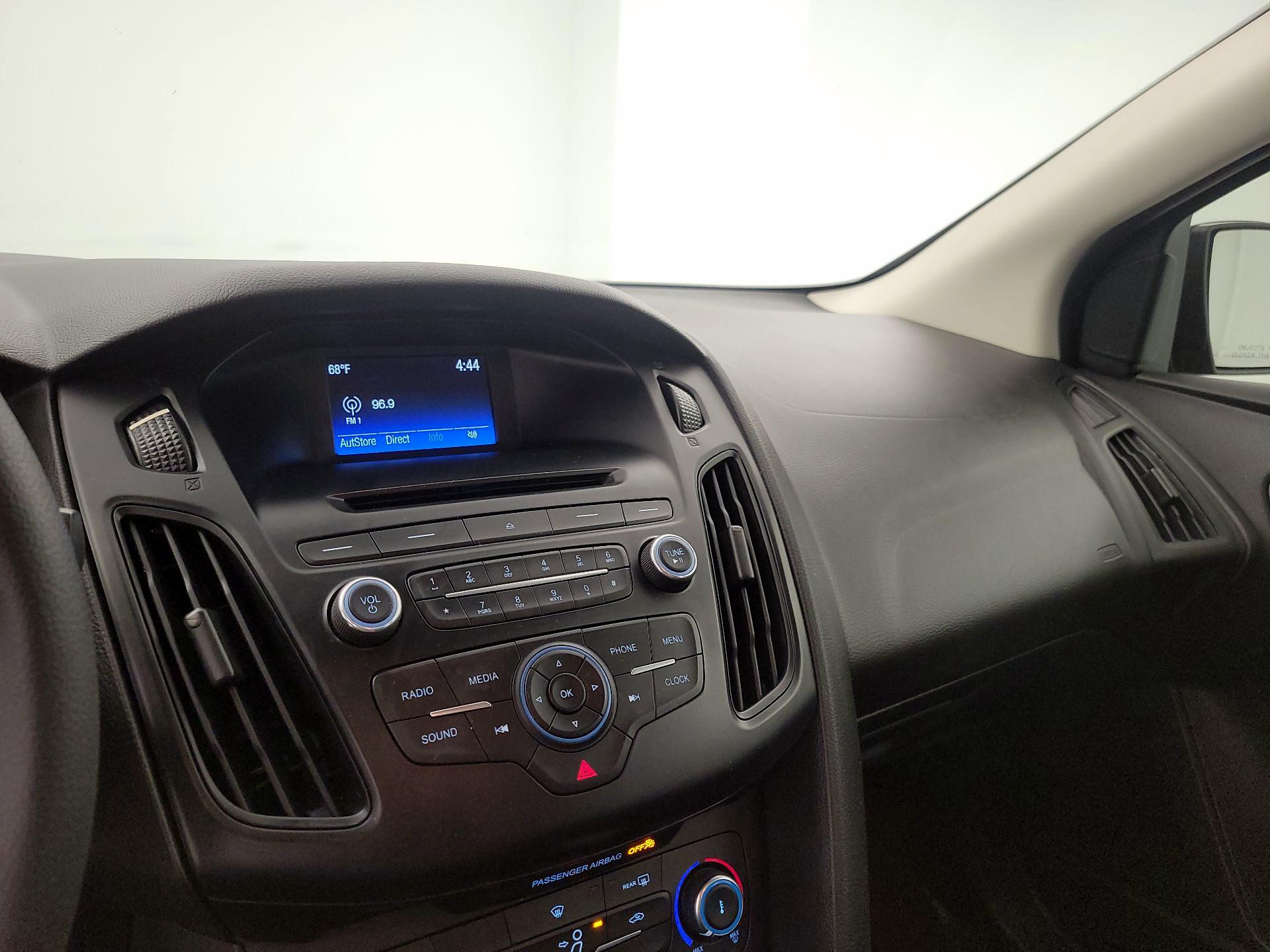 Thumbnail: 2015 Ford Focus - 15
