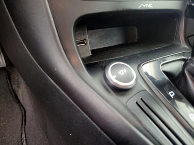 USB/AUX Ports
