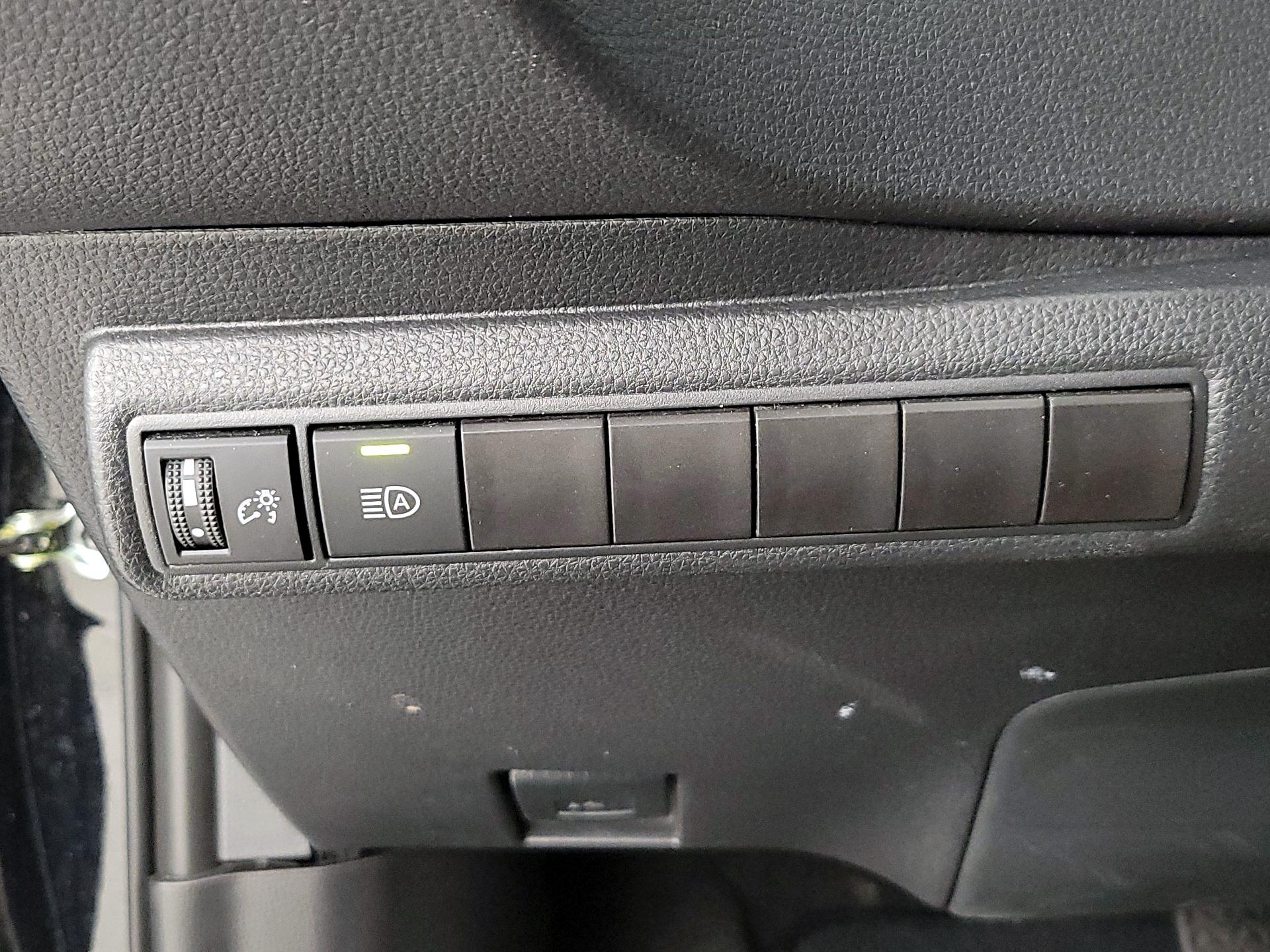 Thumbnail: 2025 Toyota Corolla - 13