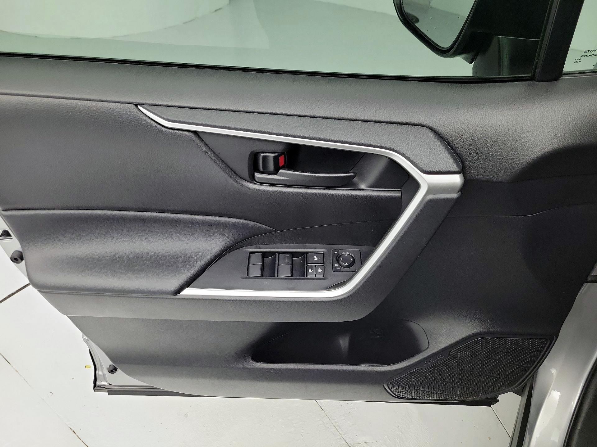 Thumbnail: 2022 Toyota RAV4 - 12