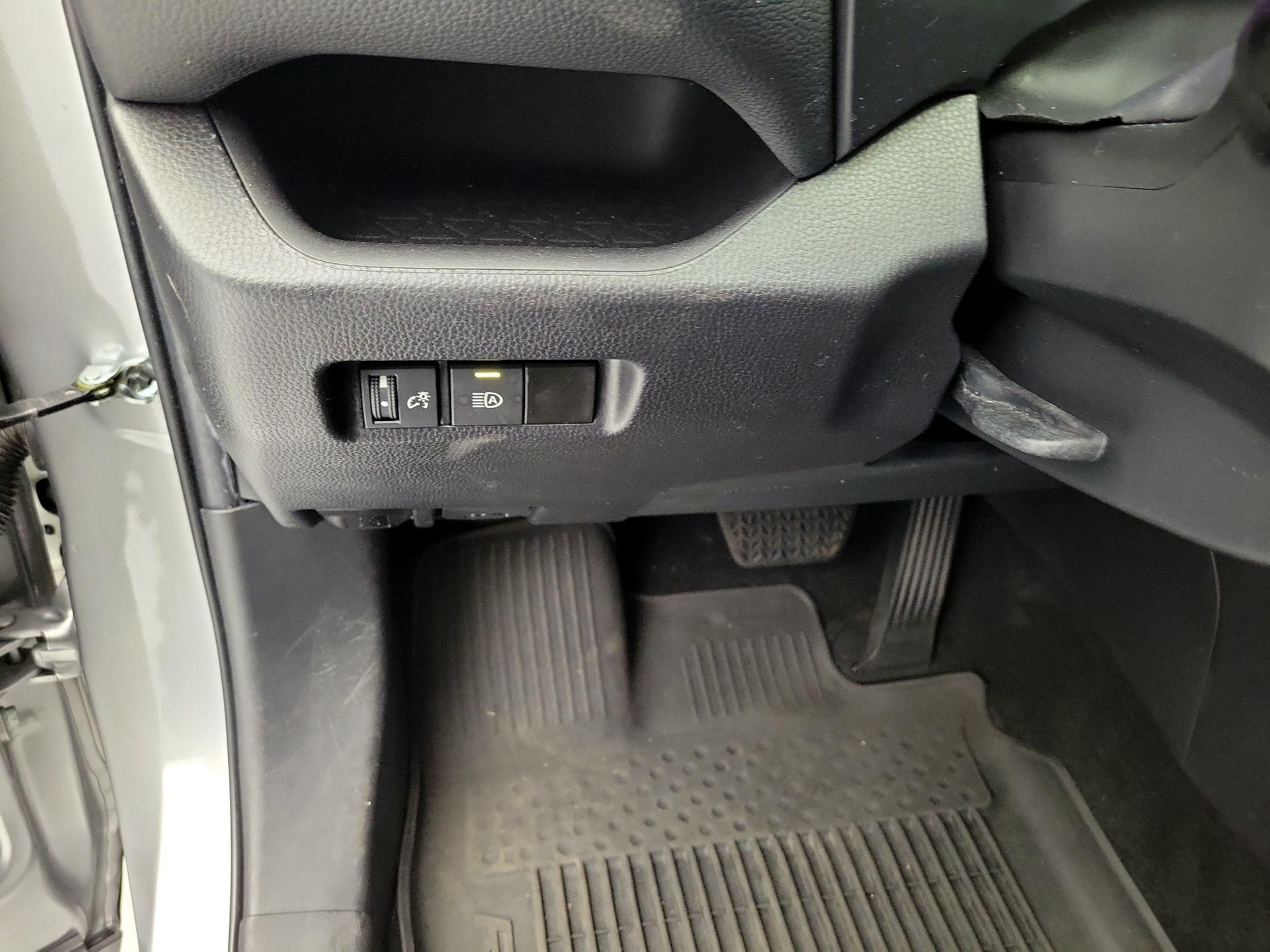 Thumbnail: 2022 Toyota RAV4 - 13