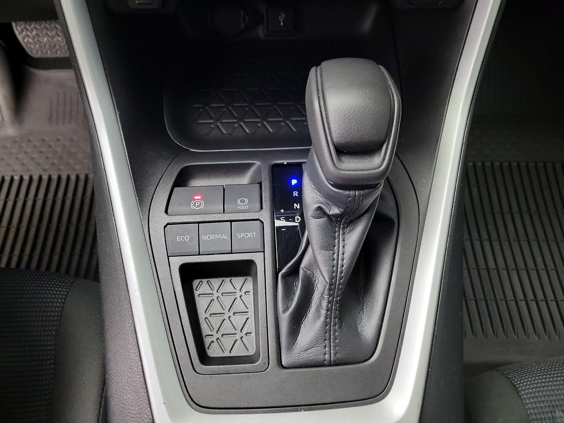 Thumbnail: 2022 Toyota RAV4 - 17