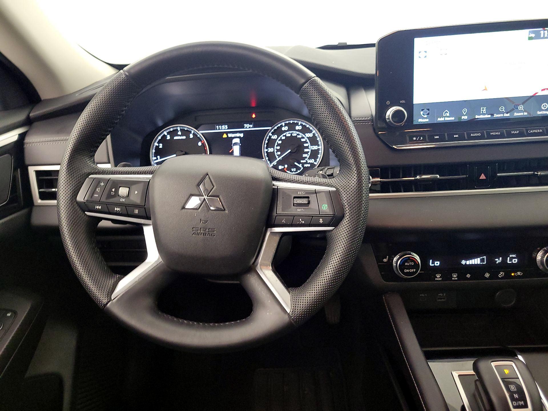 Thumbnail: 2023 Mitsubishi Outlander - 10