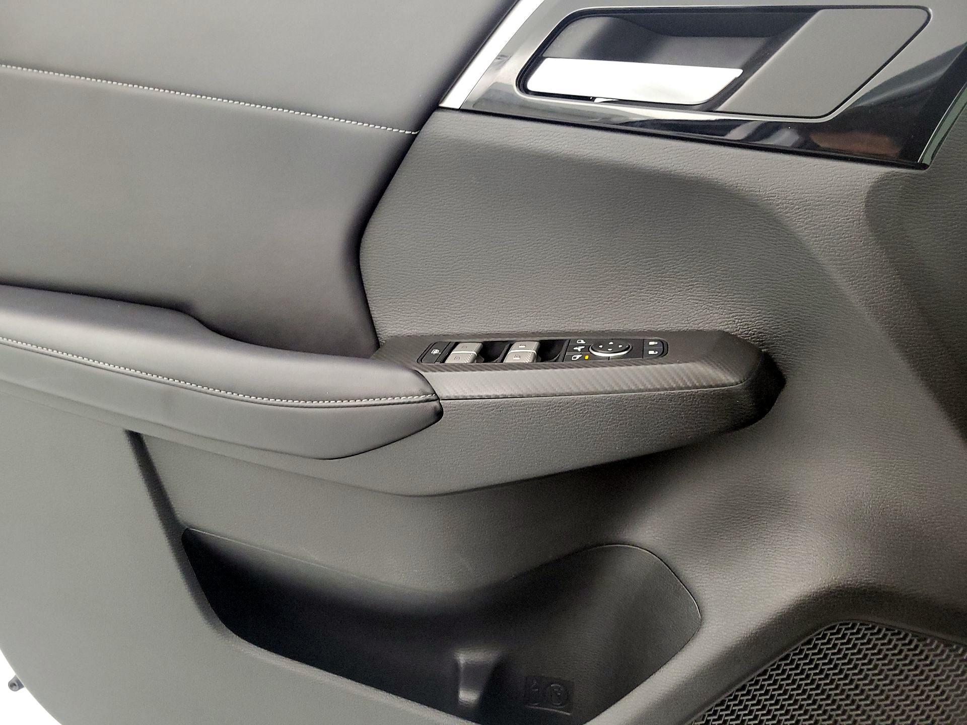 Thumbnail: 2023 Mitsubishi Outlander - 12