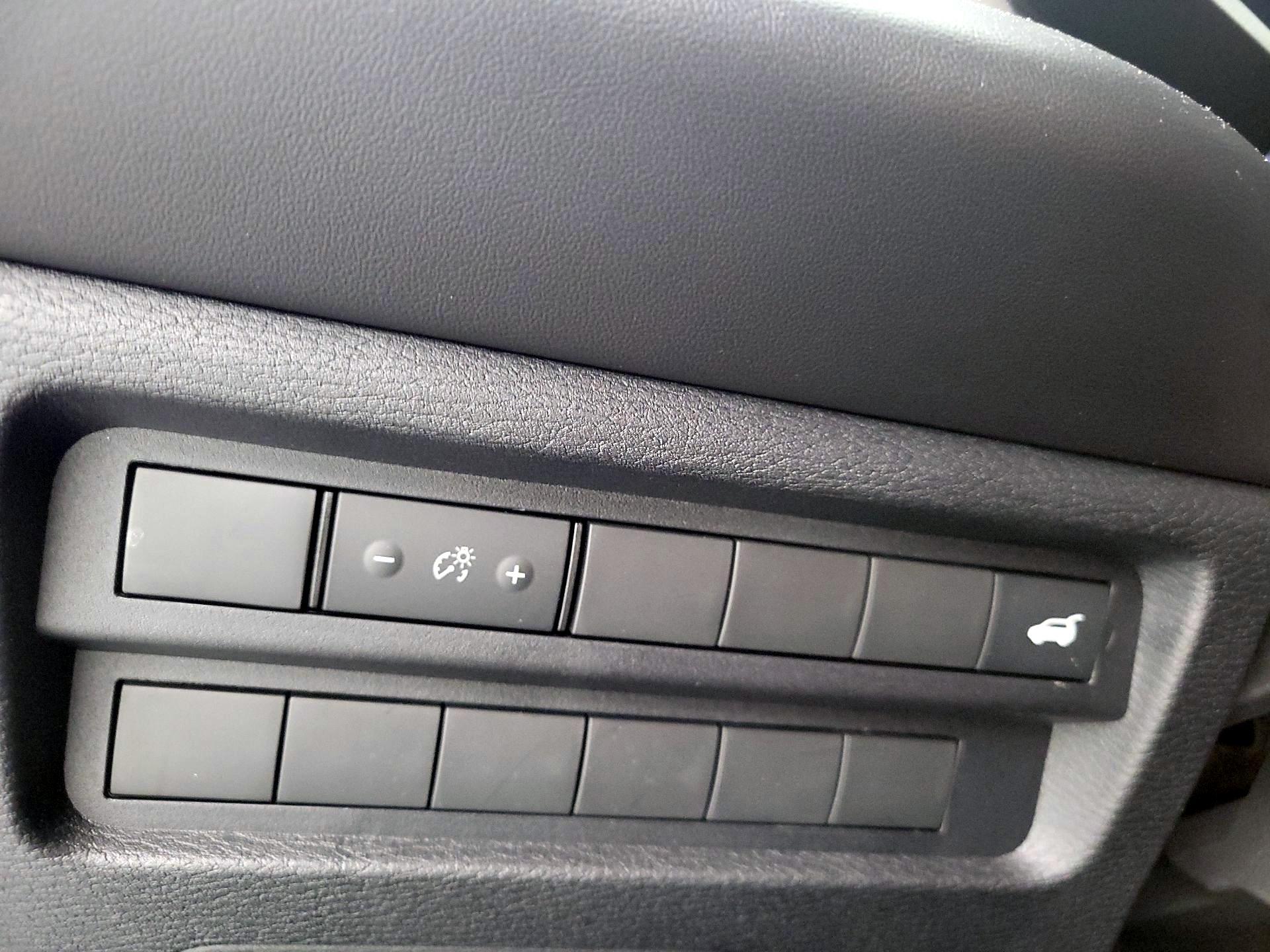 Thumbnail: 2023 Mitsubishi Outlander - 13