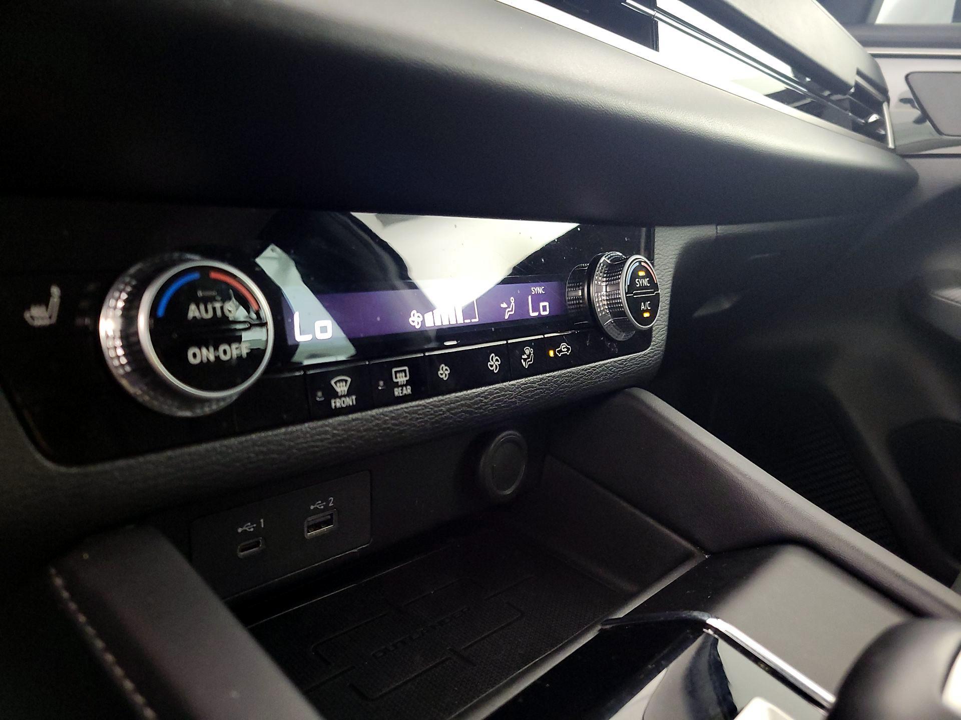 Thumbnail: 2023 Mitsubishi Outlander - 17