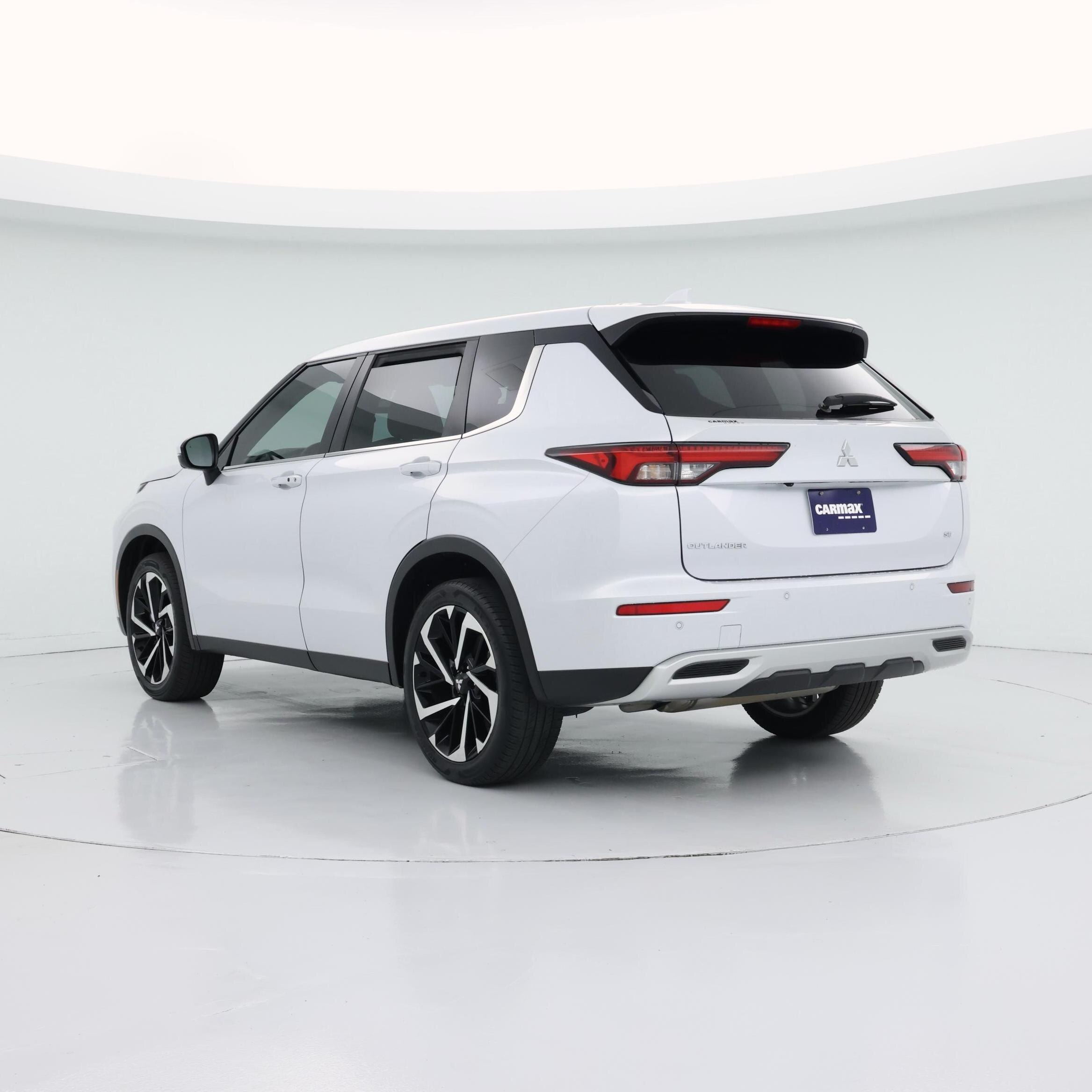 Thumbnail: 2023 Mitsubishi Outlander - 2