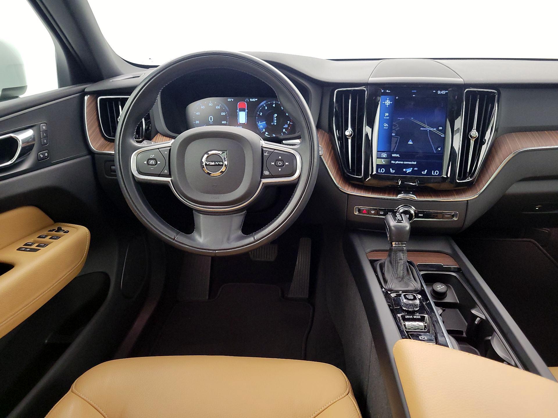 Thumbnail: 2018 Volvo XC60 - 10