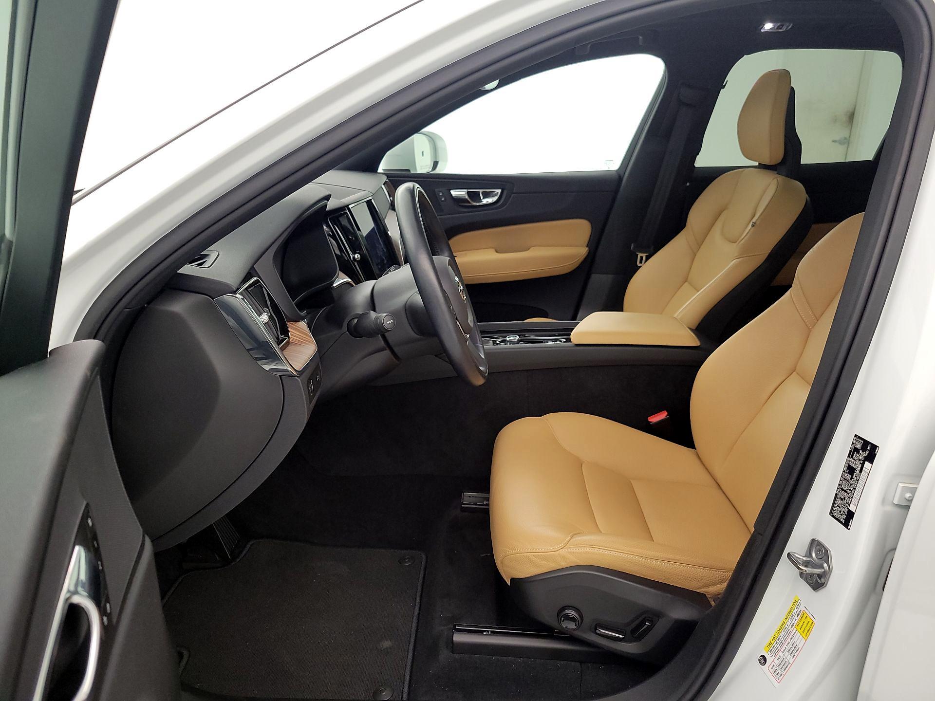 Thumbnail: 2018 Volvo XC60 - 11