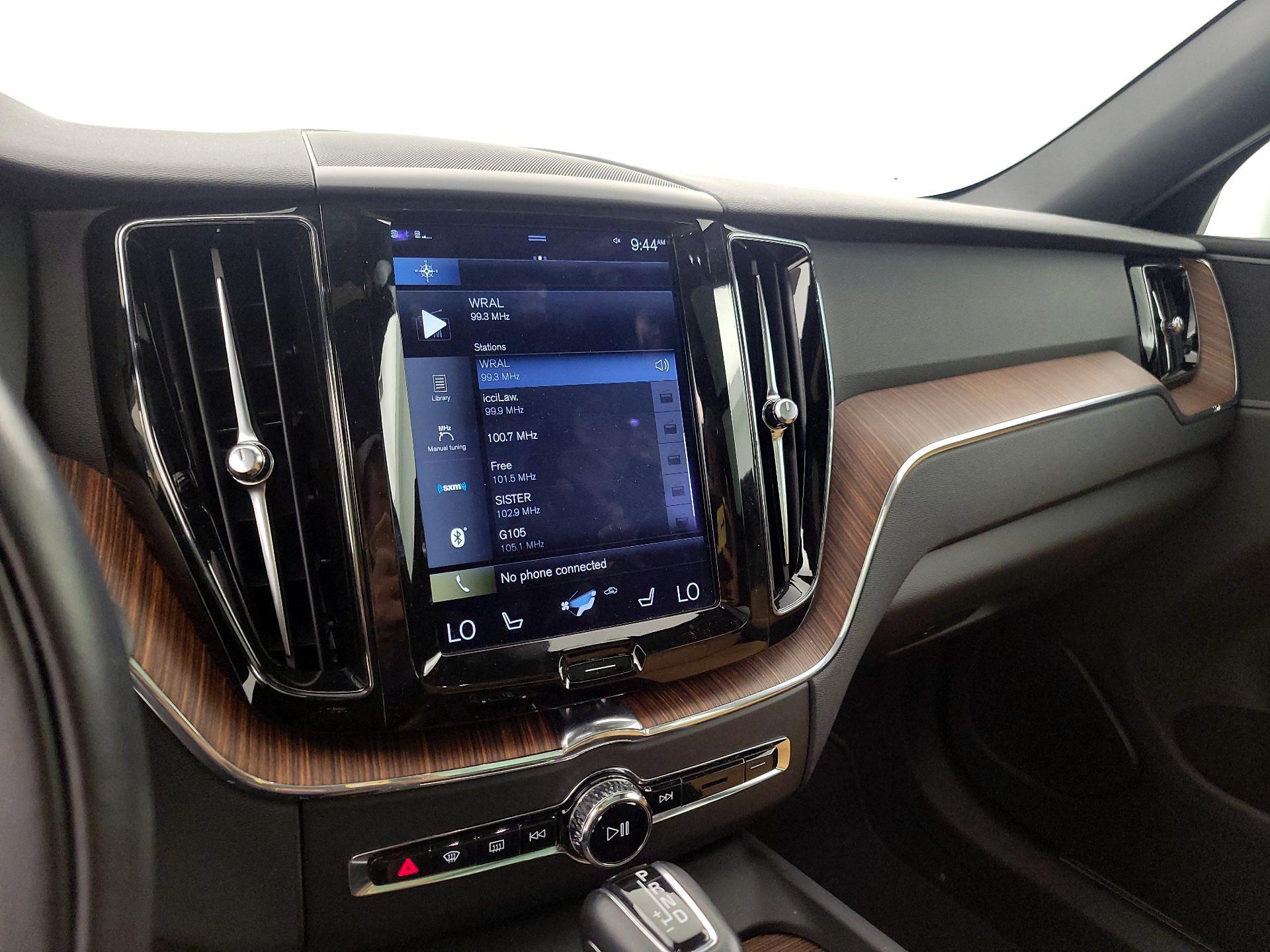 Thumbnail: 2018 Volvo XC60 - 16