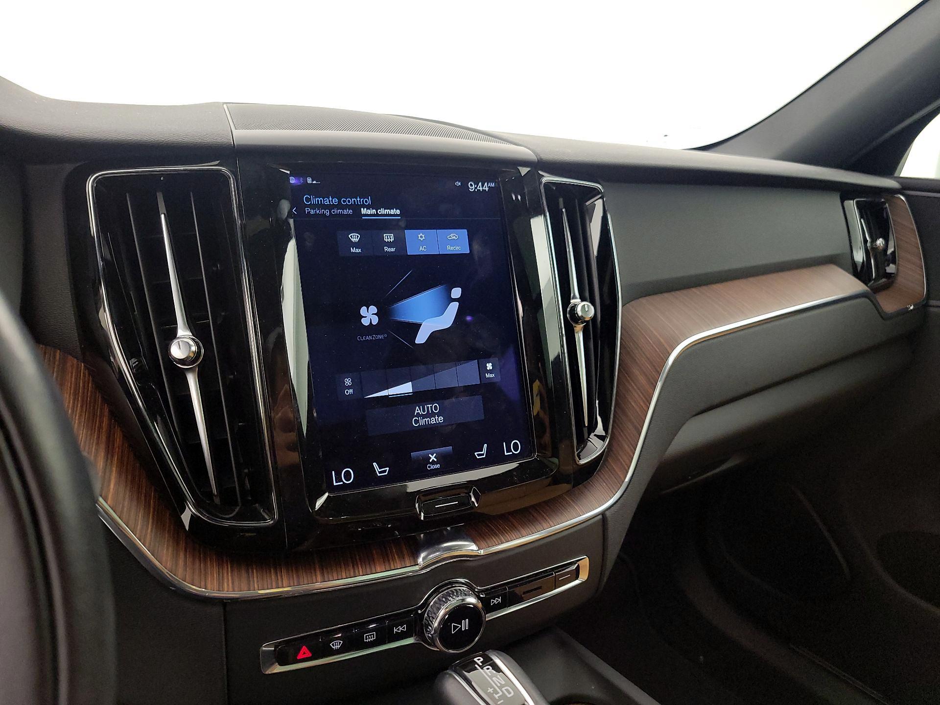 Thumbnail: 2018 Volvo XC60 - 17