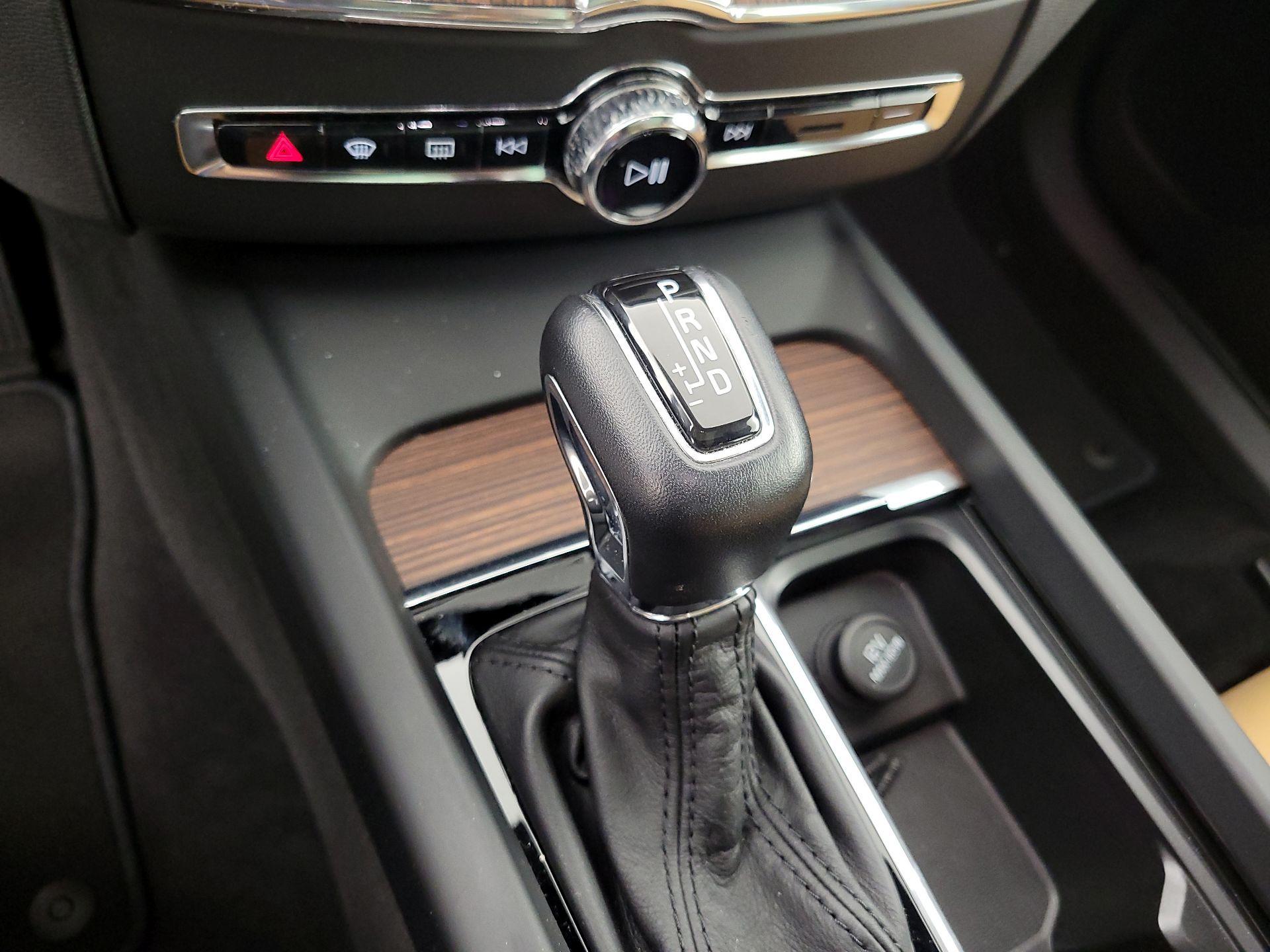 Thumbnail: 2018 Volvo XC60 - 18