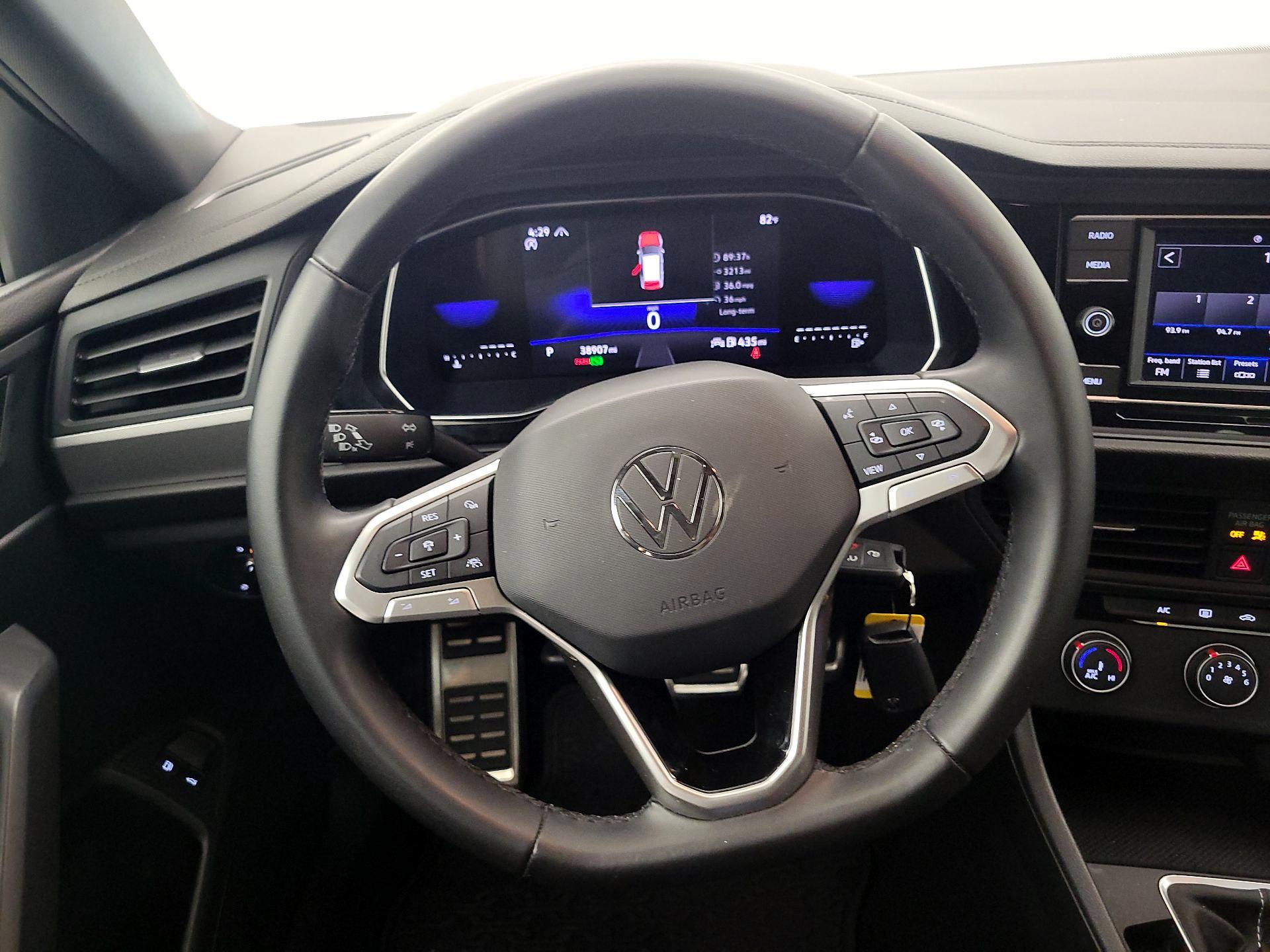 Thumbnail: 2023 Volkswagen Jetta - 10