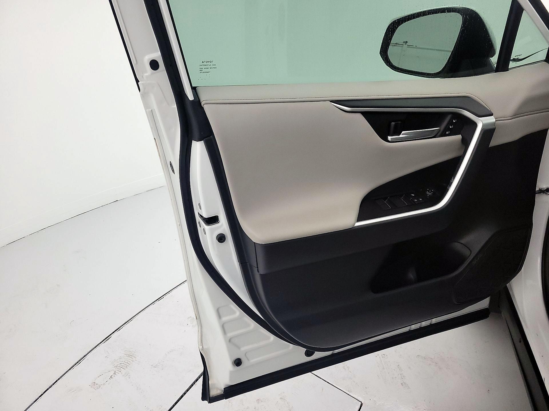 Thumbnail: 2024 Toyota RAV4 - 12