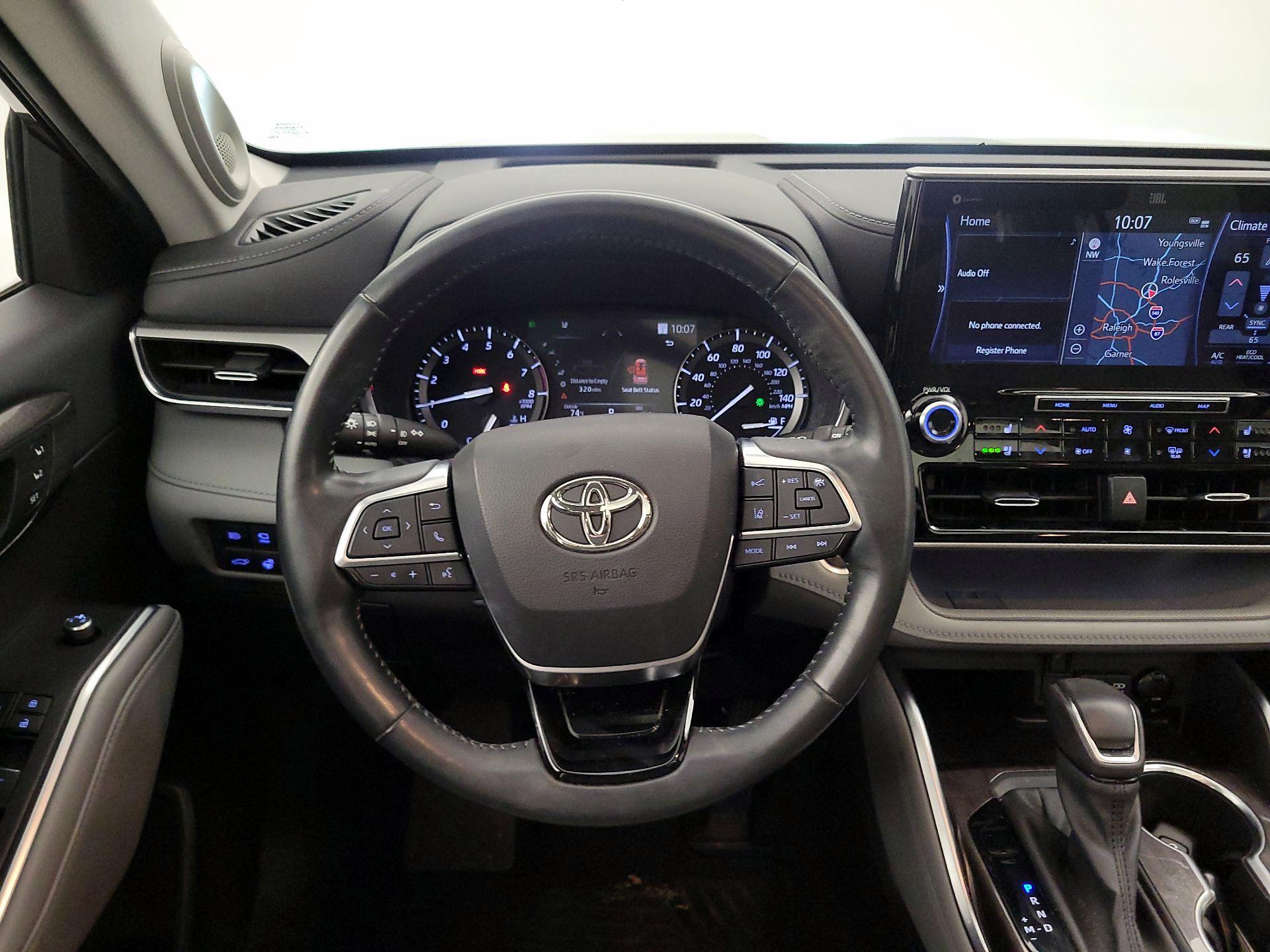 Thumbnail: 2021 Toyota Highlander - 10