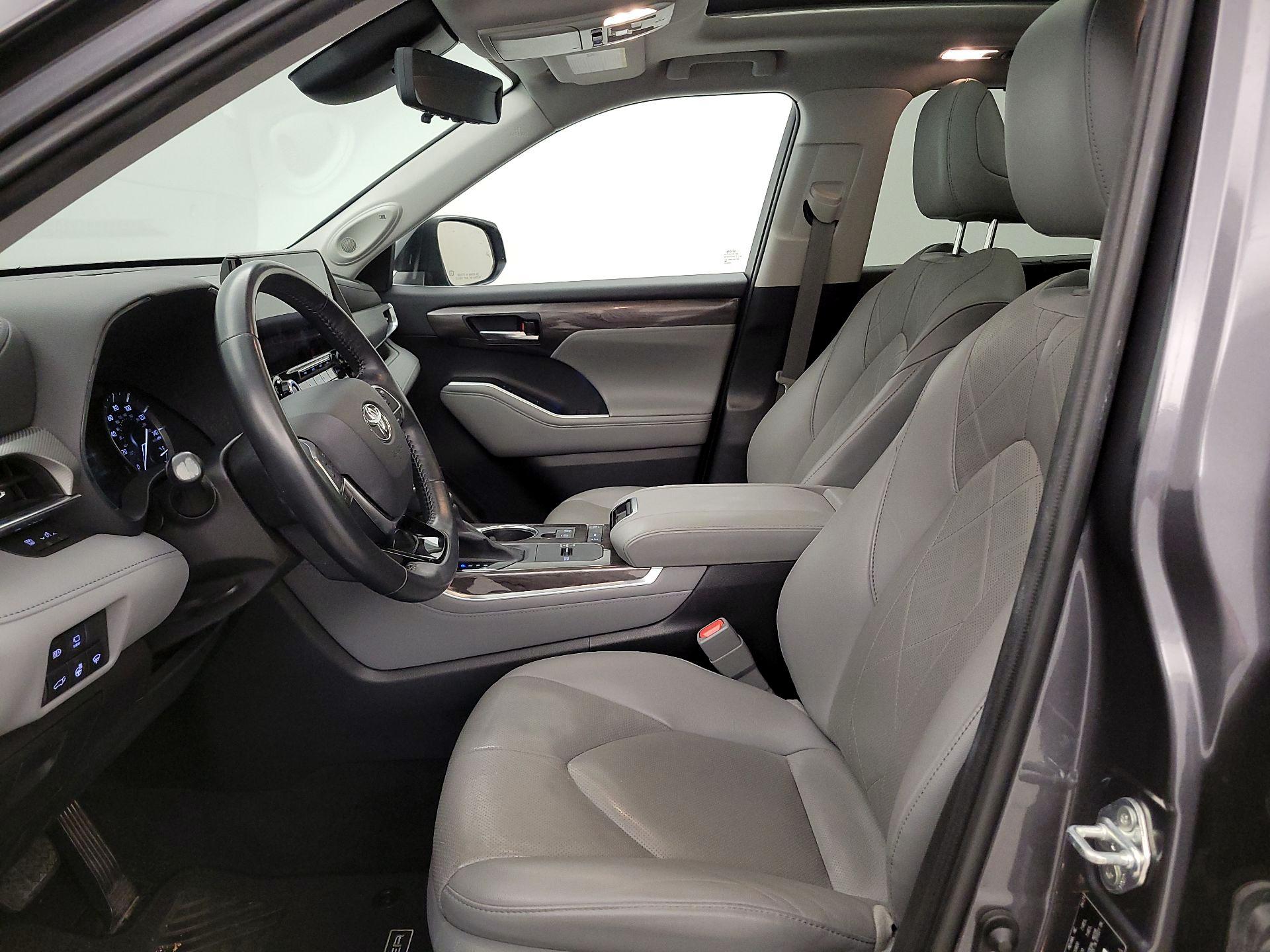 Thumbnail: 2021 Toyota Highlander - 11