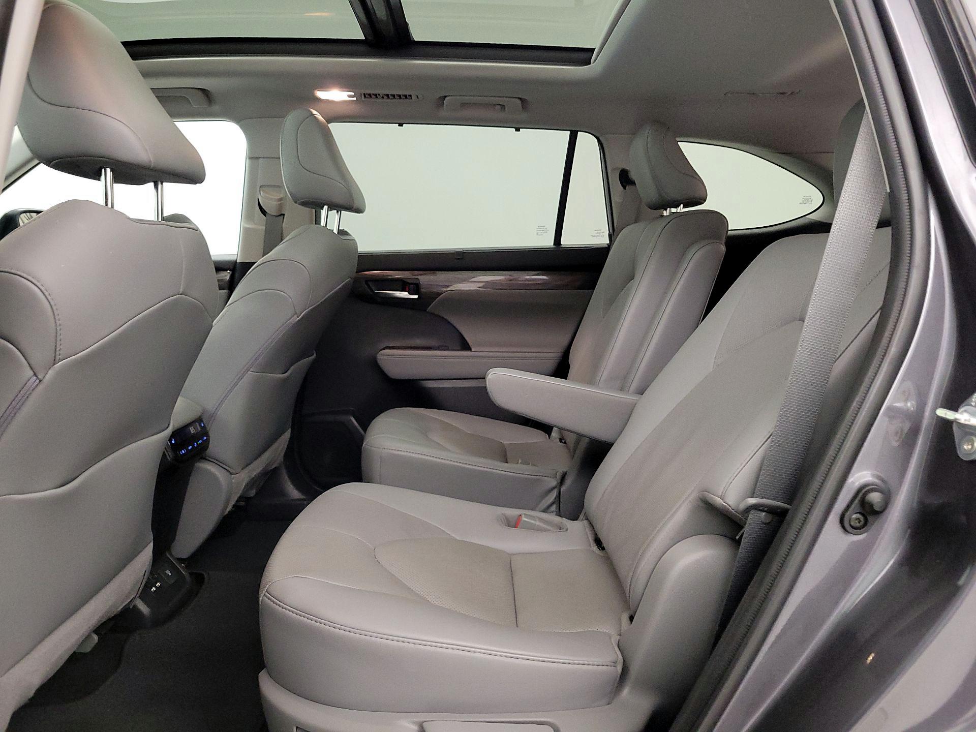 Thumbnail: 2021 Toyota Highlander - 20